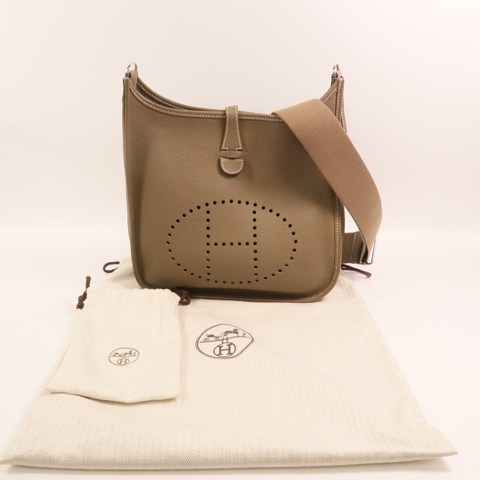 HERMES Clemence皮革Evelyne PM銀扣肩背袋Etoupe