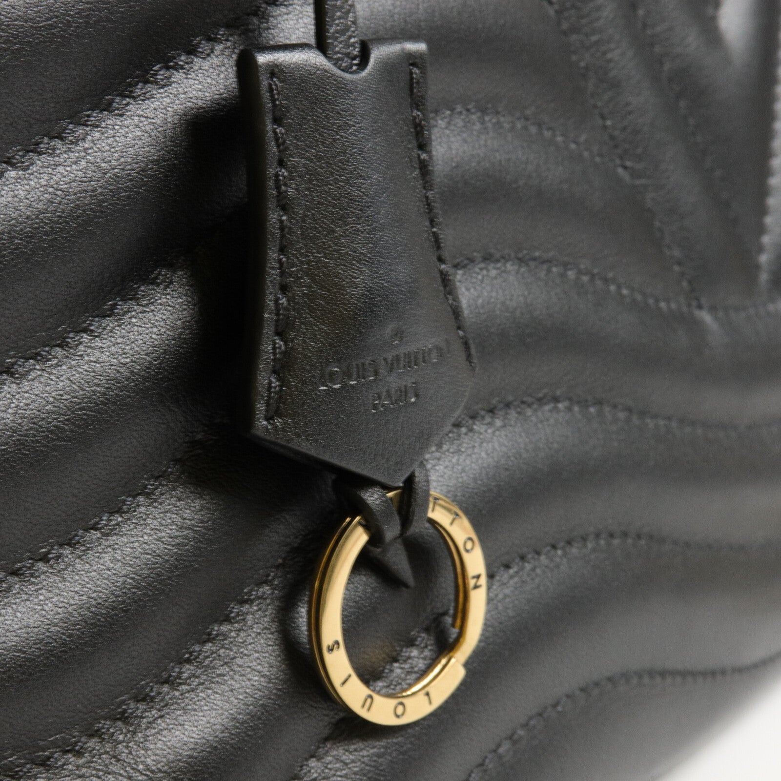 LOUIS VUITTON 牛皮皮革New Wave Chain Tote鏈帶肩背袋