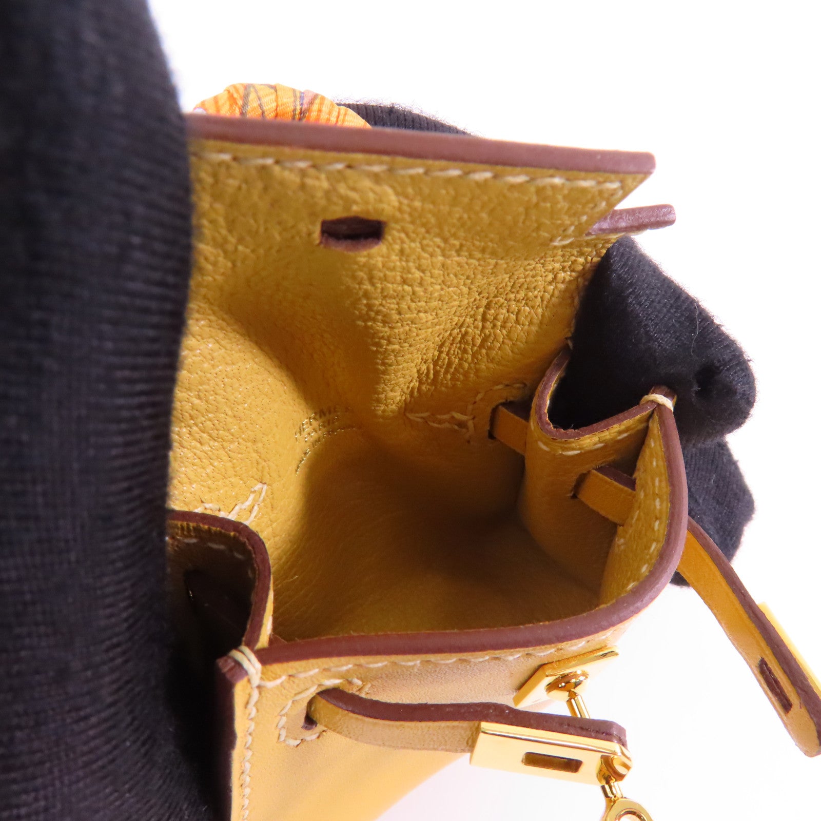HERMES 【激減優惠】Tadelakt皮革Kelly Bag Charm金扣掛飾黃色