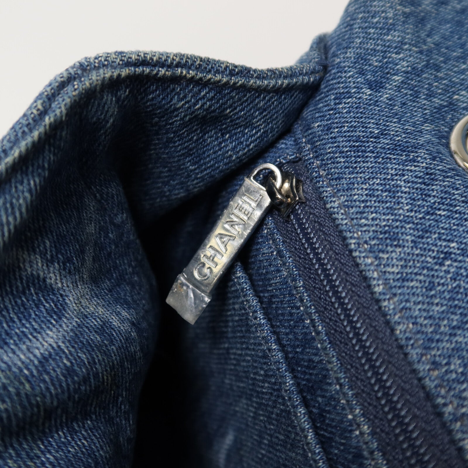 CHANEL 牛仔布Classic 25銀扣鏈帶肩背袋