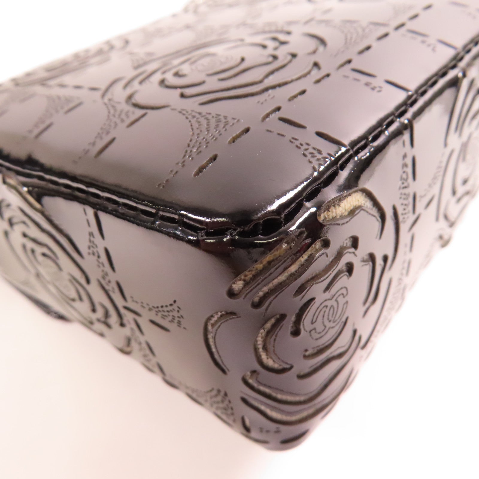 CHANEL 漆皮皮革Camelia Kettentasche Clutch銀扣鏈帶肩背袋