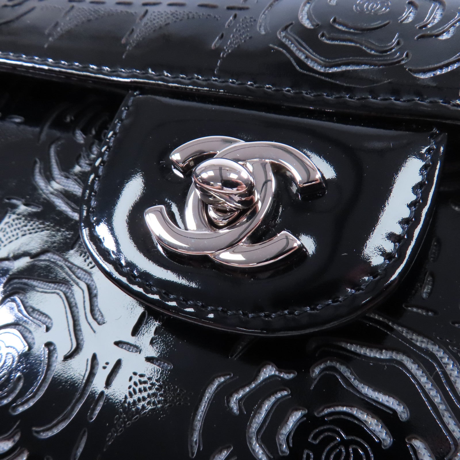 CHANEL 漆皮皮革Camelia Kettentasche Clutch銀扣鏈帶肩背袋