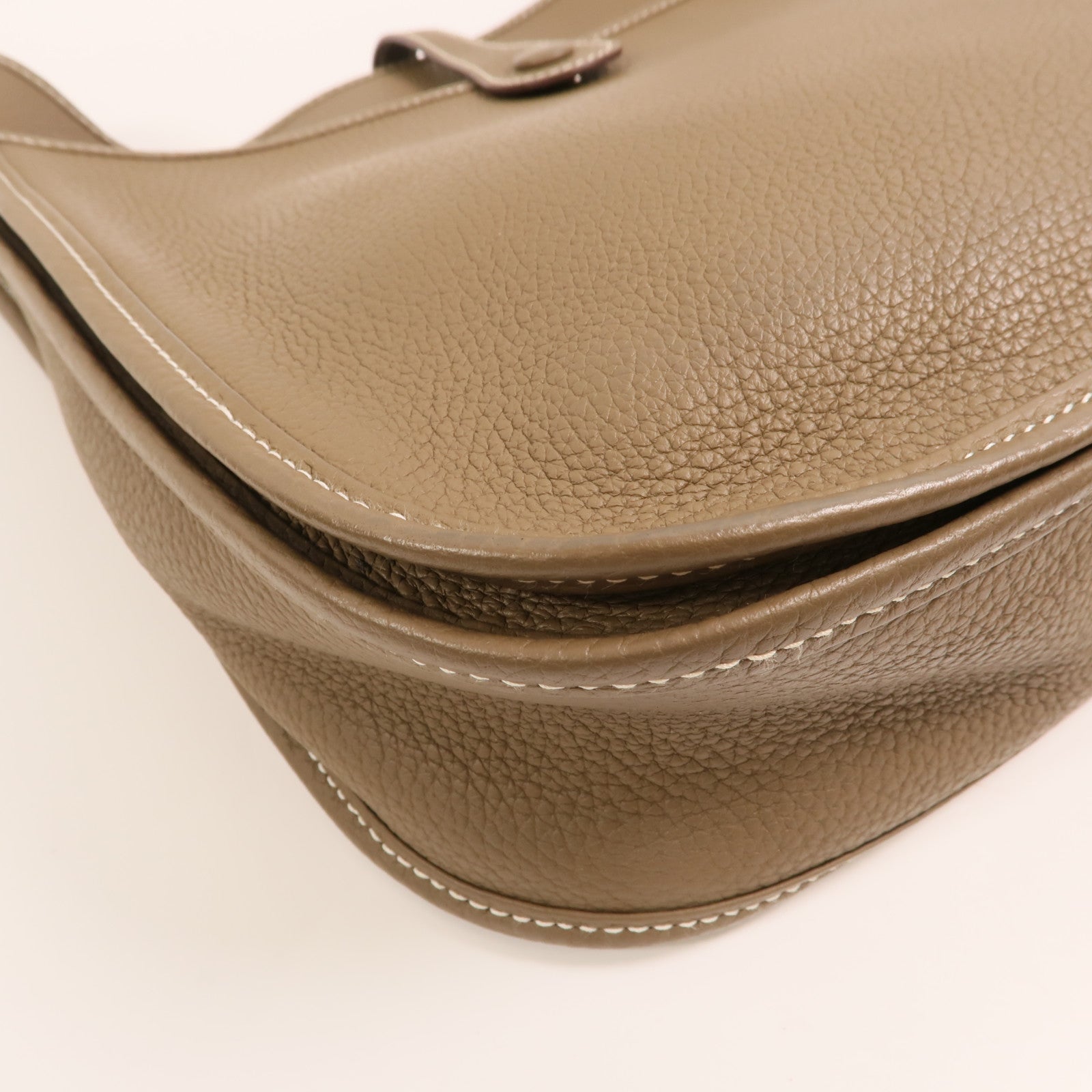 HERMES Clemence皮革Evelyne PM銀扣肩背袋Etoupe