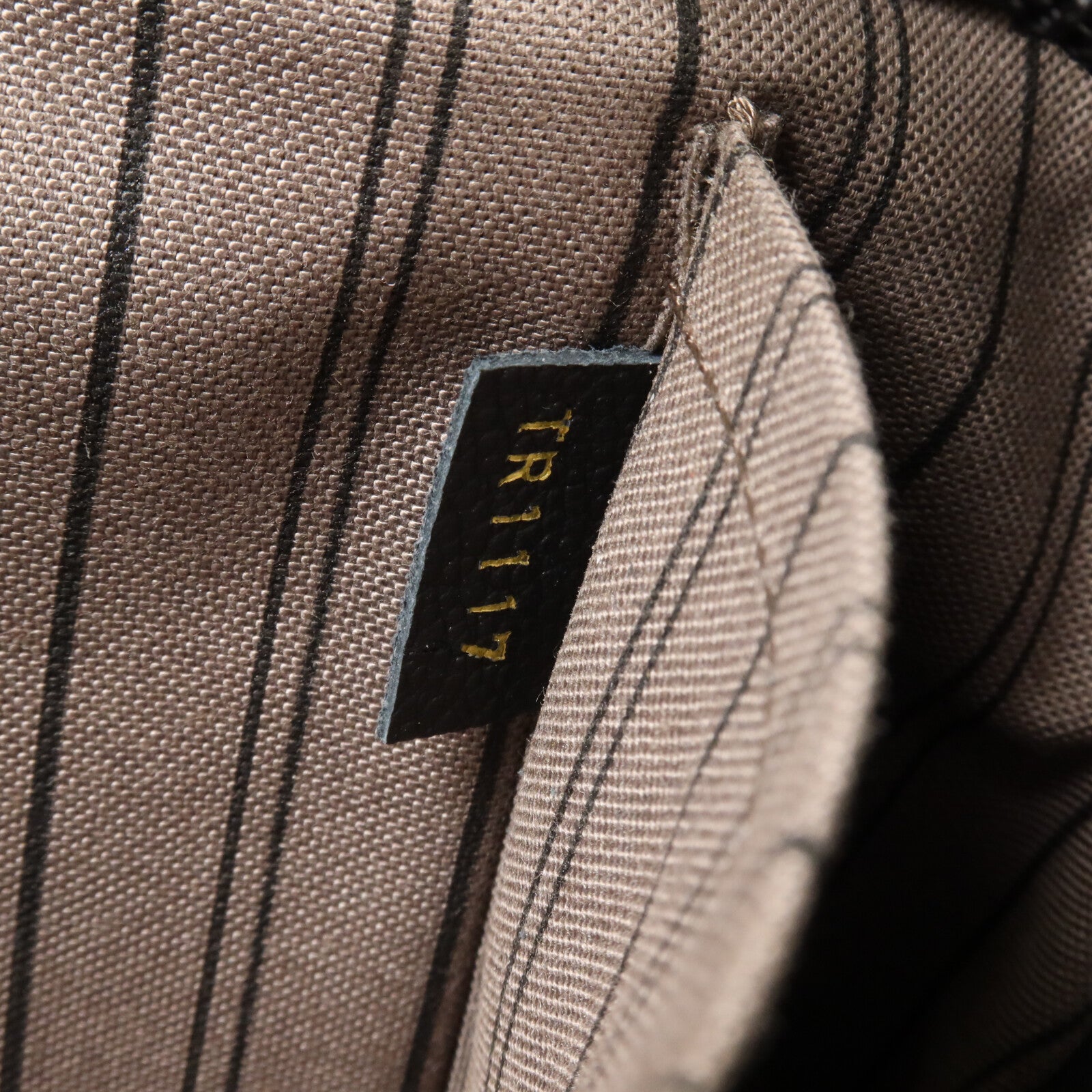 LOUIS VUITTON Monogram Empreinte Montaigne GM手挽肩背兩用袋