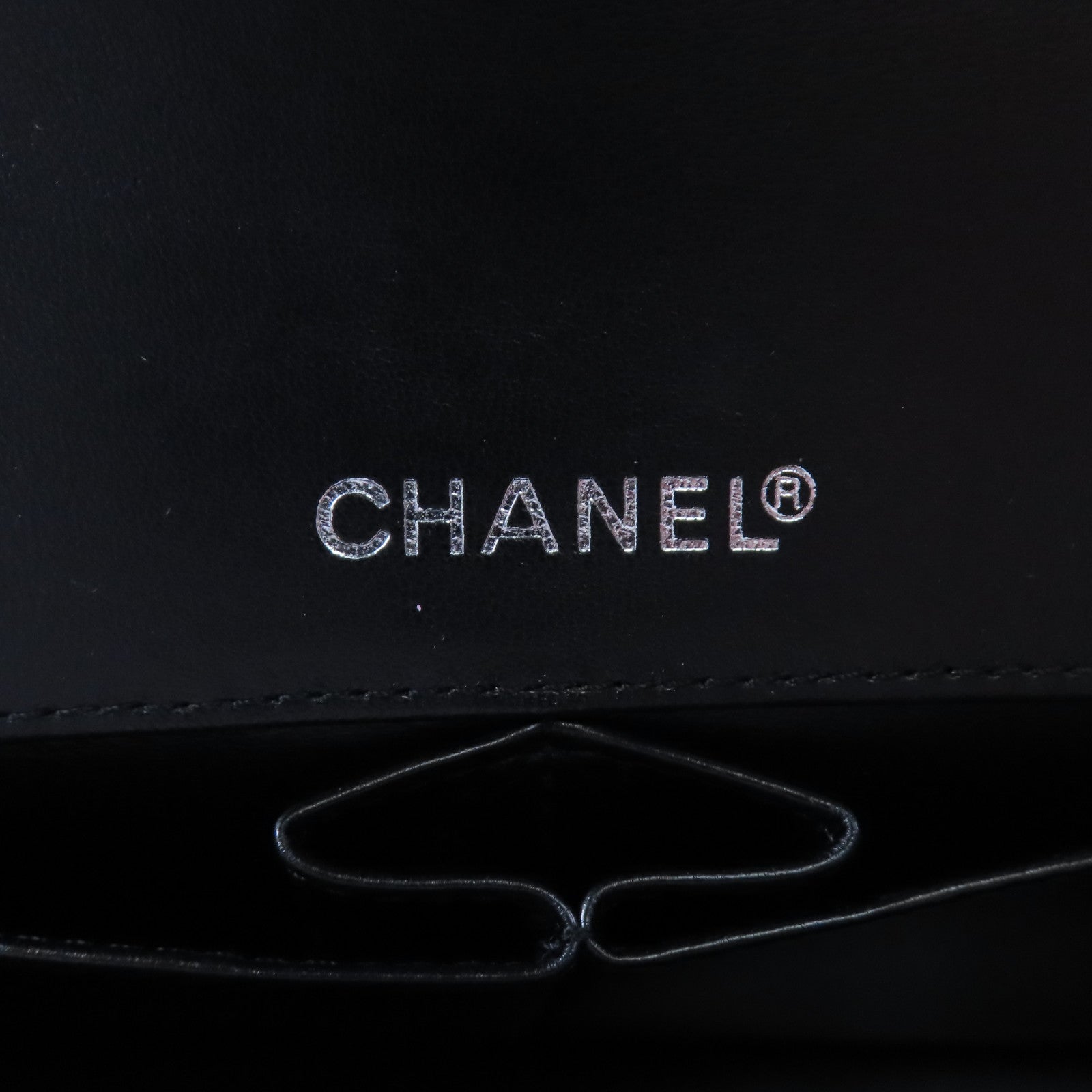 CHANEL 漆皮皮革Camelia Kettentasche Clutch銀扣鏈帶肩背袋