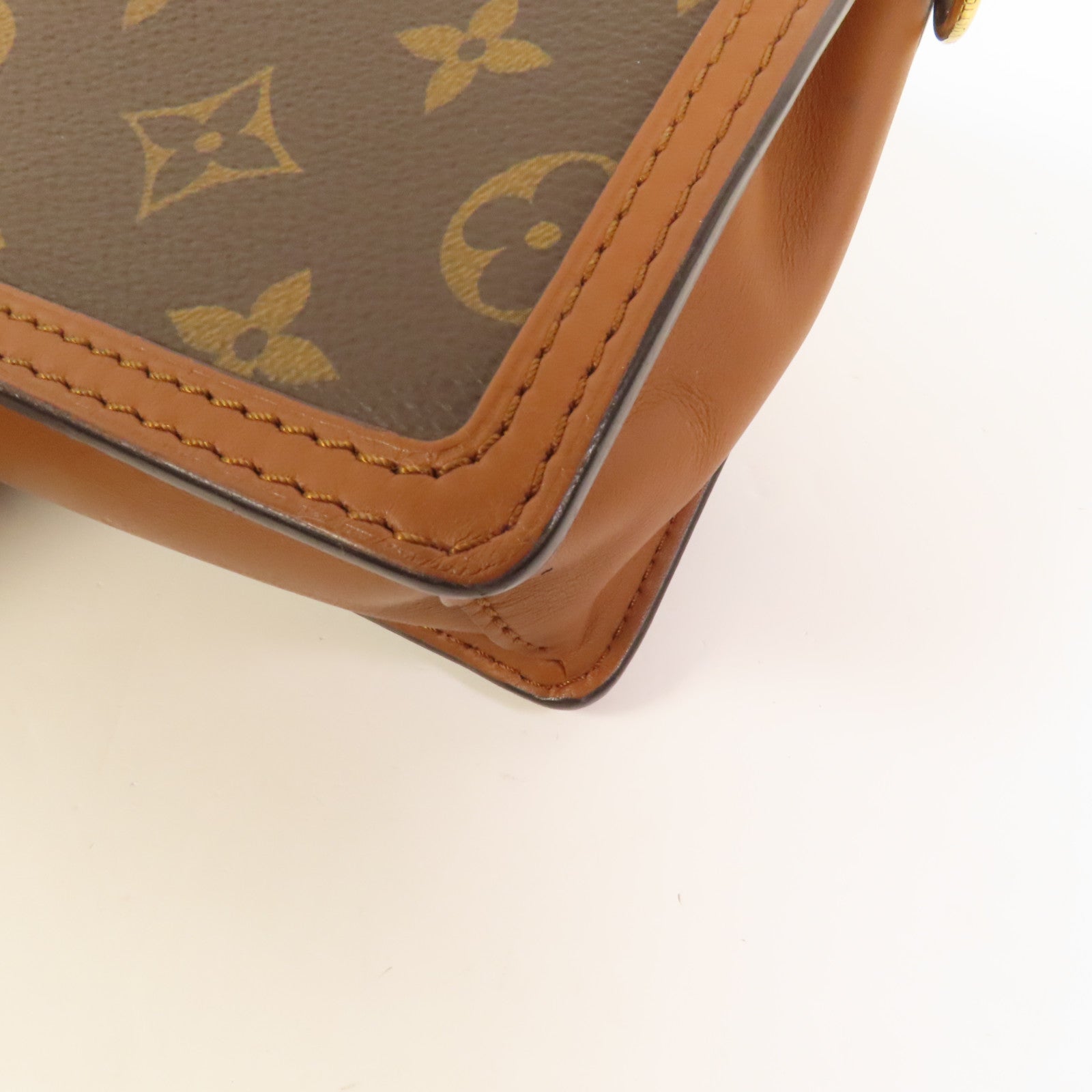 LOUIS VUITTON Monogram Reverse Mini Dauphine金扣肩背袋