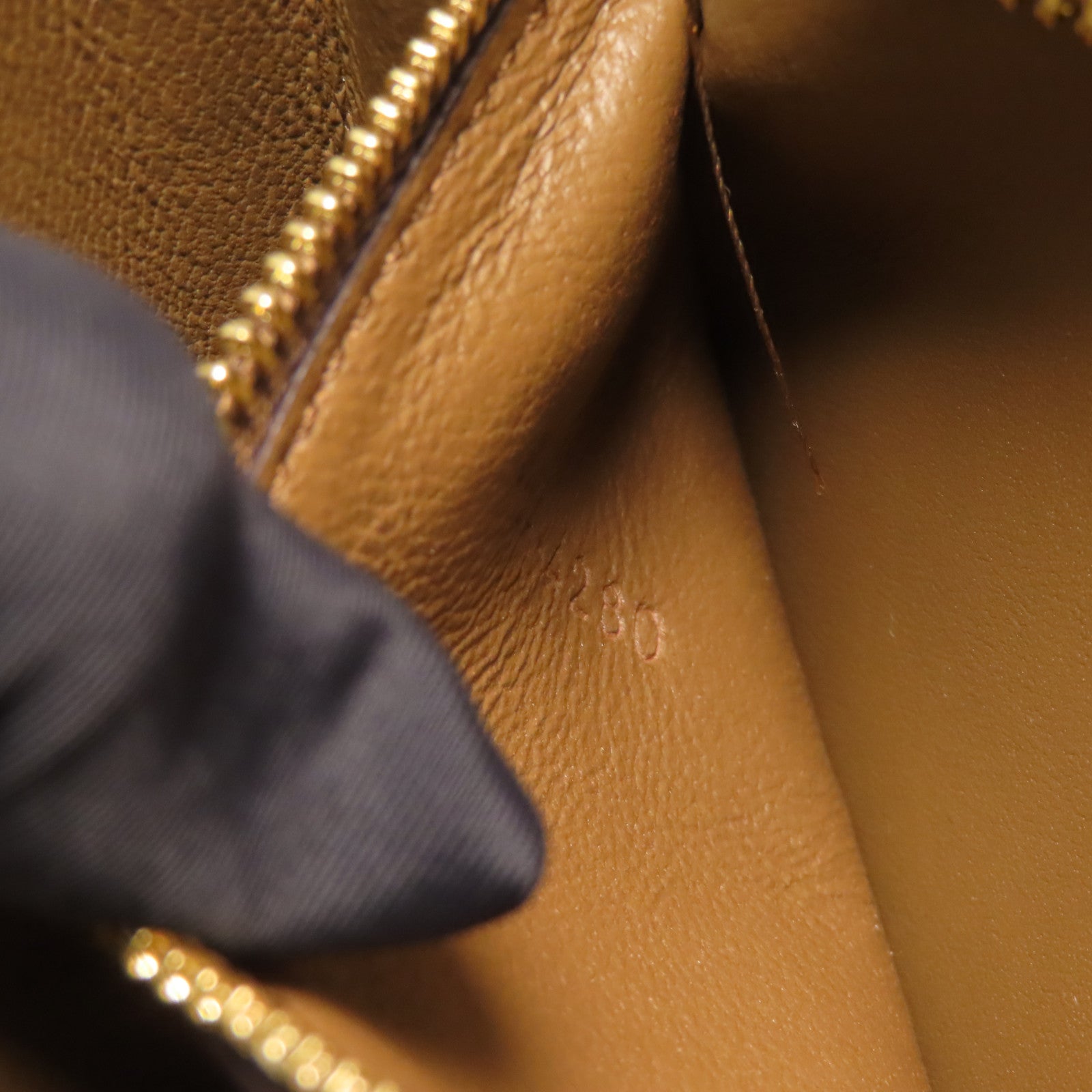 CELINE 牛皮皮革Classic Box金扣肩背袋
