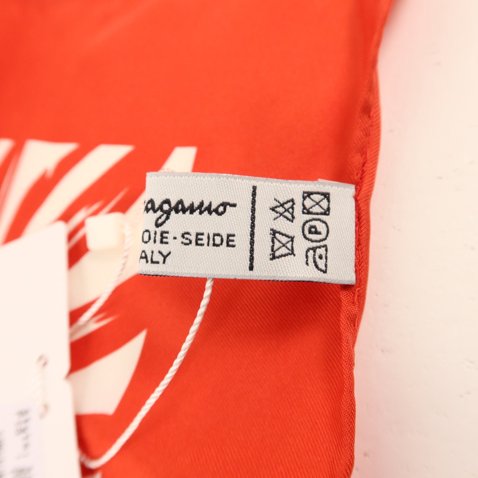 Salvatore Ferragamo 【激減優惠】絲質Scarf 64x64絲巾