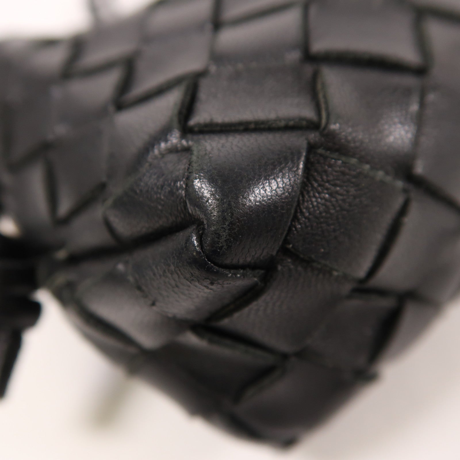 BOTTEGA VENETA 牛皮皮革Mini Loop Camera Bag金扣肩背袋