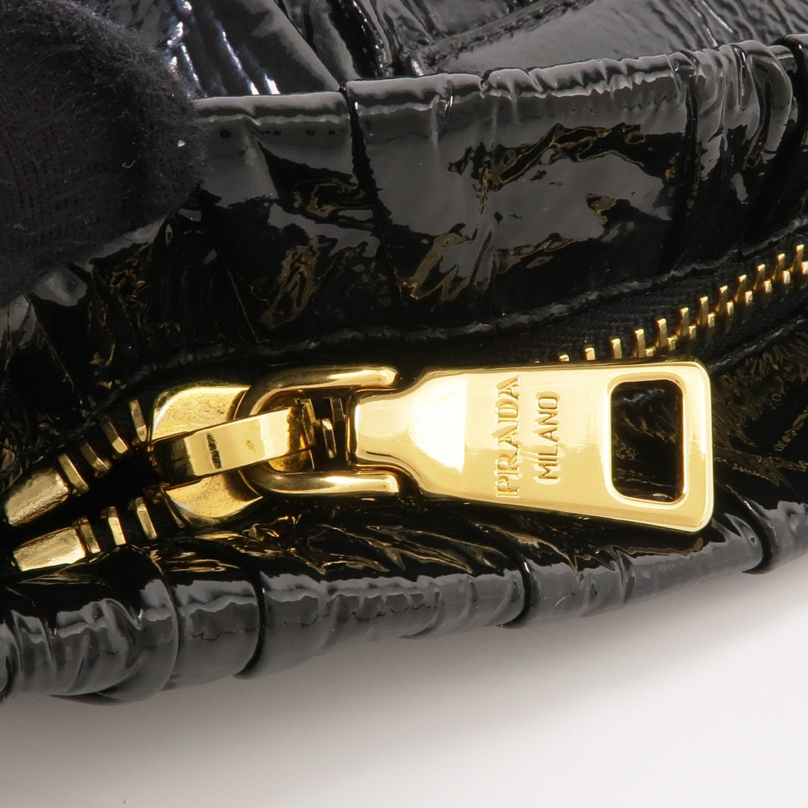 PRADA 漆皮皮革Clutch金扣手拿包