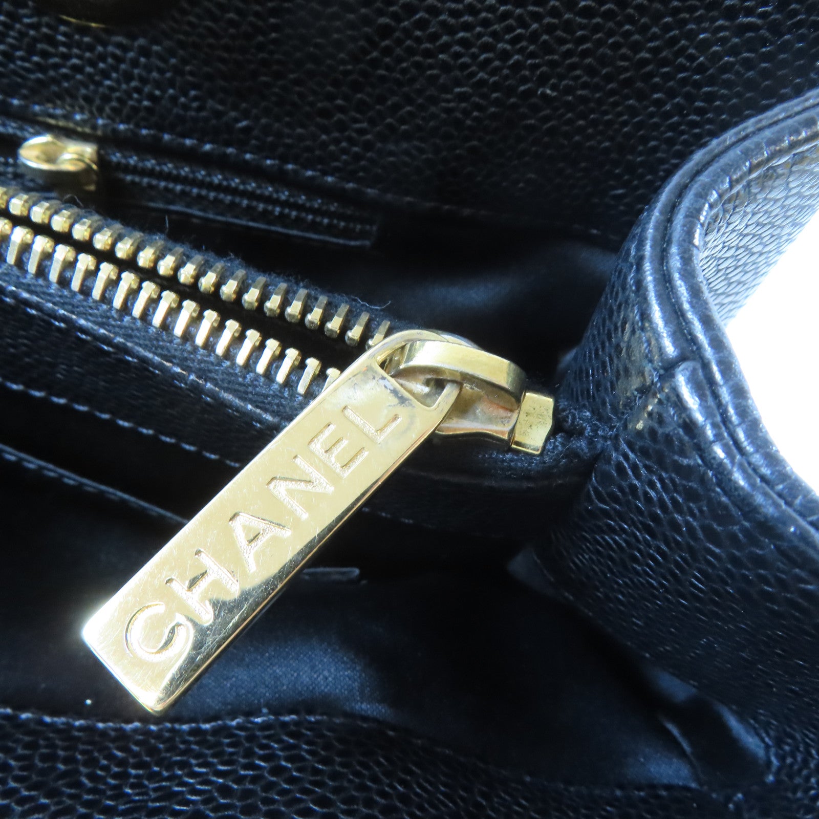 CHANEL 菱格Caviar皮革GST金扣手挽袋黑色