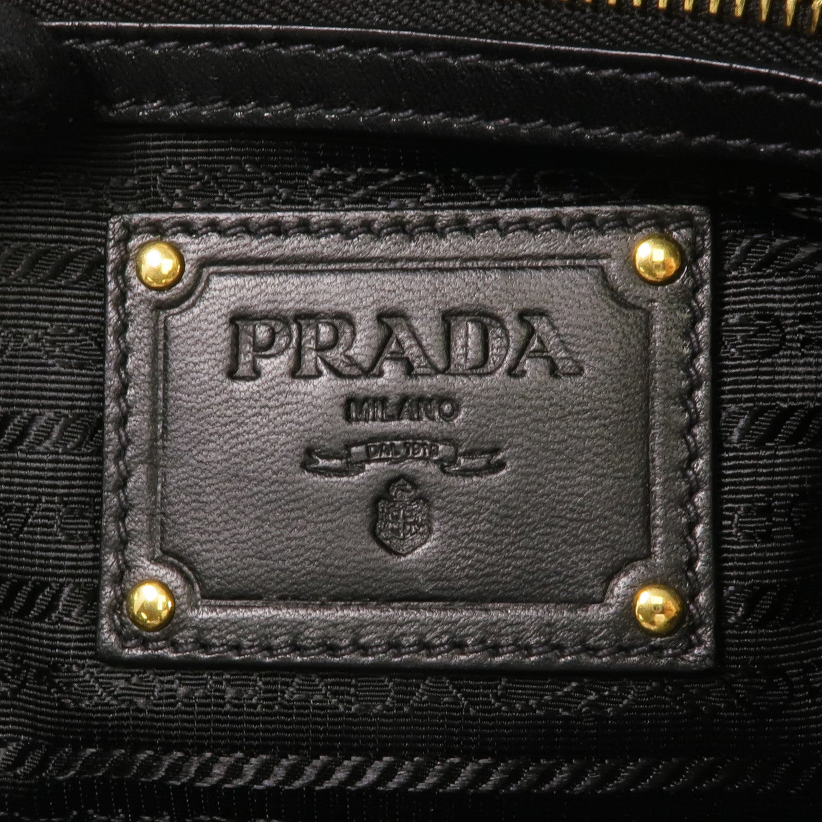 PRADA 漆皮皮革Clutch金扣手拿包