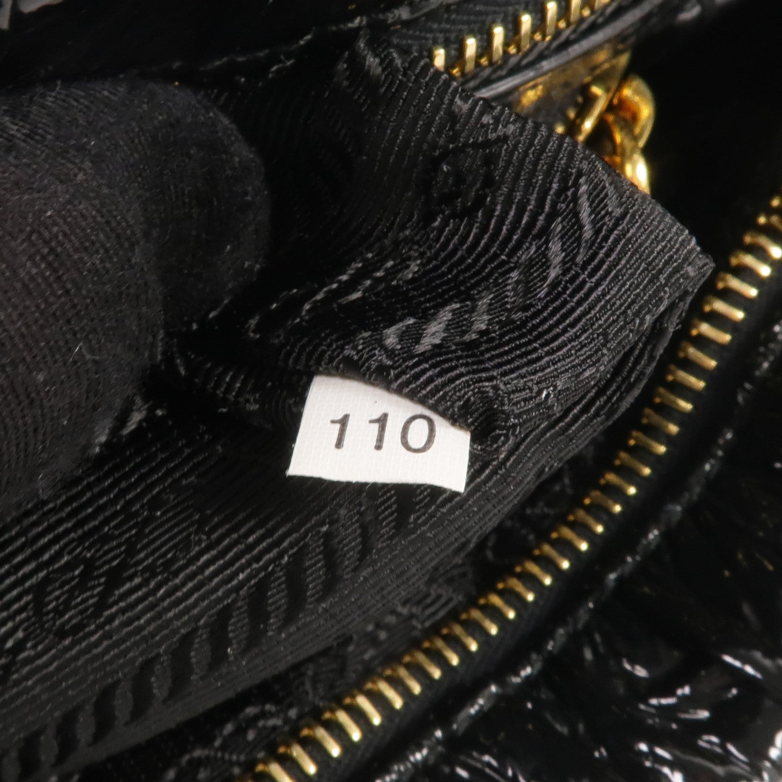 PRADA 漆皮皮革Clutch金扣手拿包