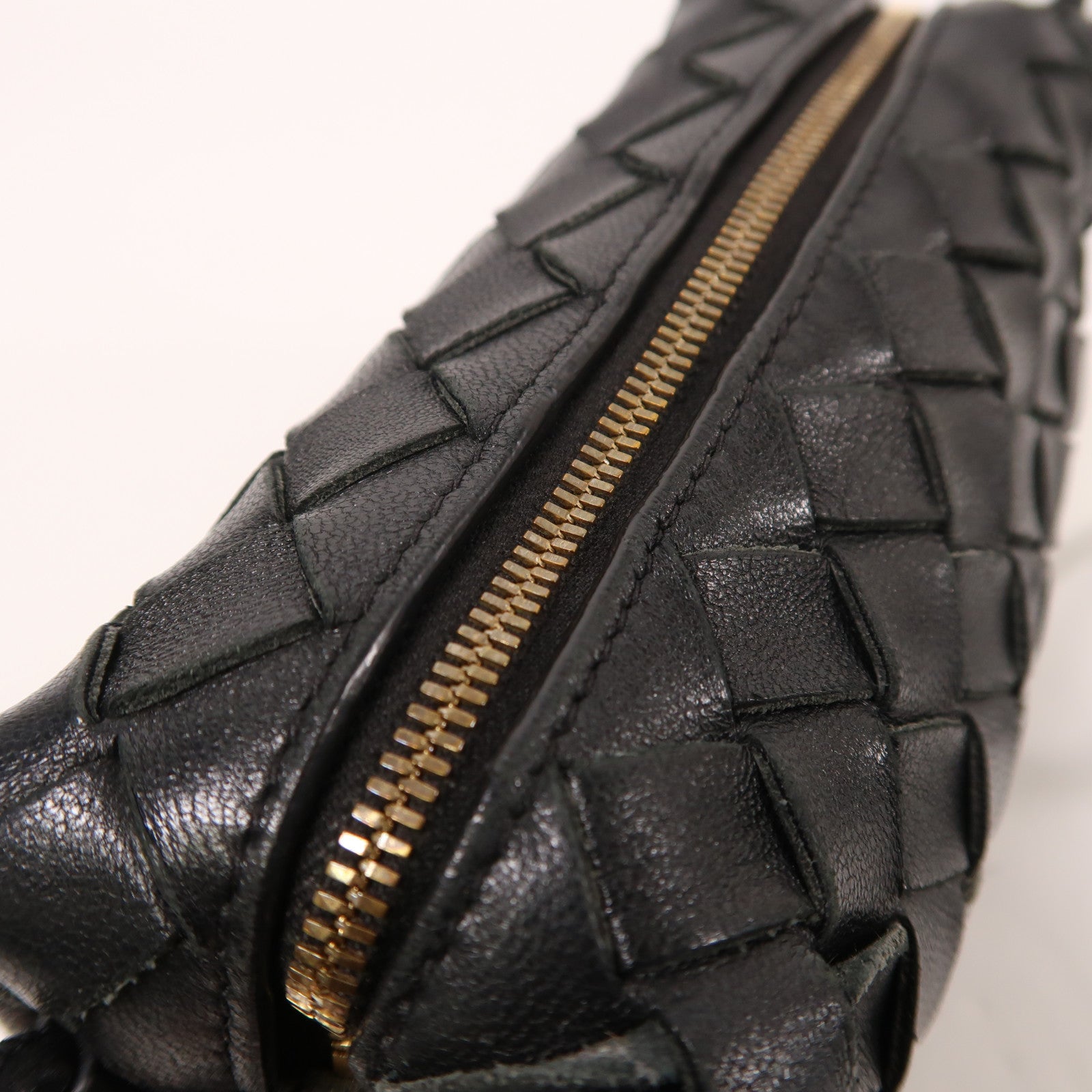 BOTTEGA VENETA 牛皮皮革Mini Loop Camera Bag金扣肩背袋