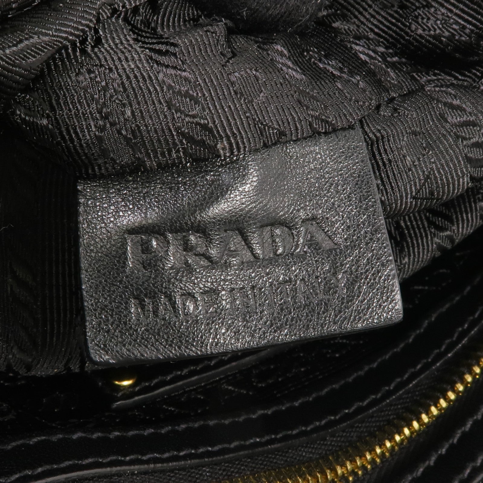 PRADA 漆皮皮革Clutch金扣手拿包