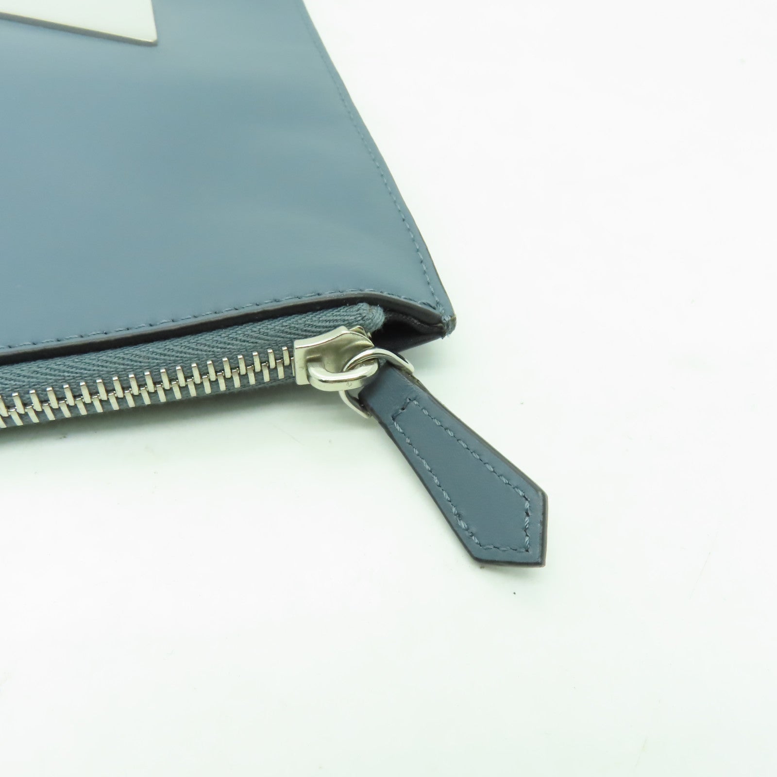 FENDI 【激減優惠】牛皮皮革Monster Eye Pouch銀扣手拿包灰色