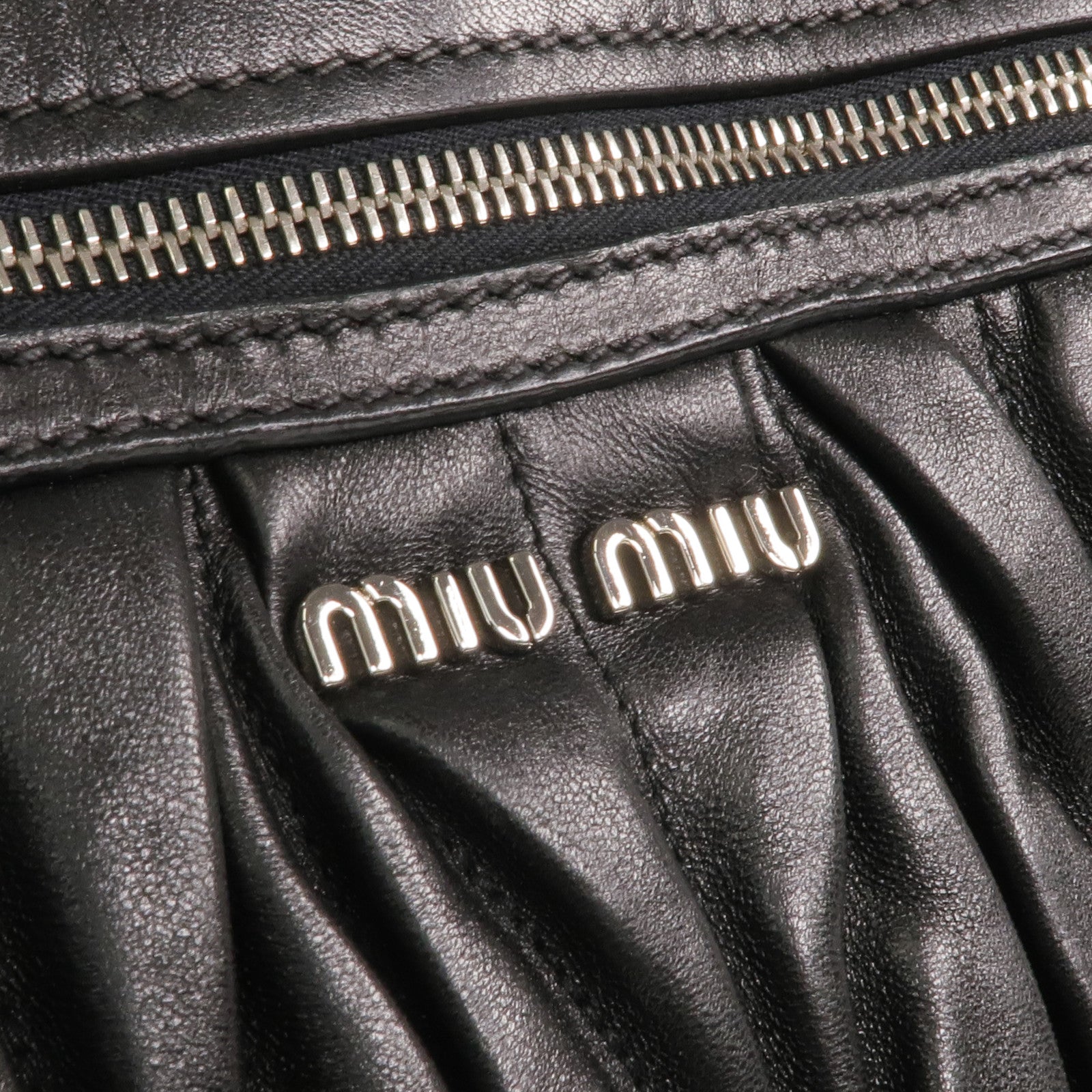 Miu Miu 羊皮皮革Chain Shoulder銀扣鏈帶肩背袋