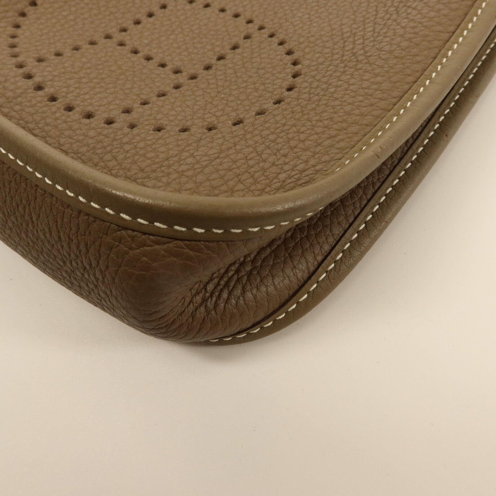 HERMES Clemence皮革Evelyne TPM肩背袋Etoupe