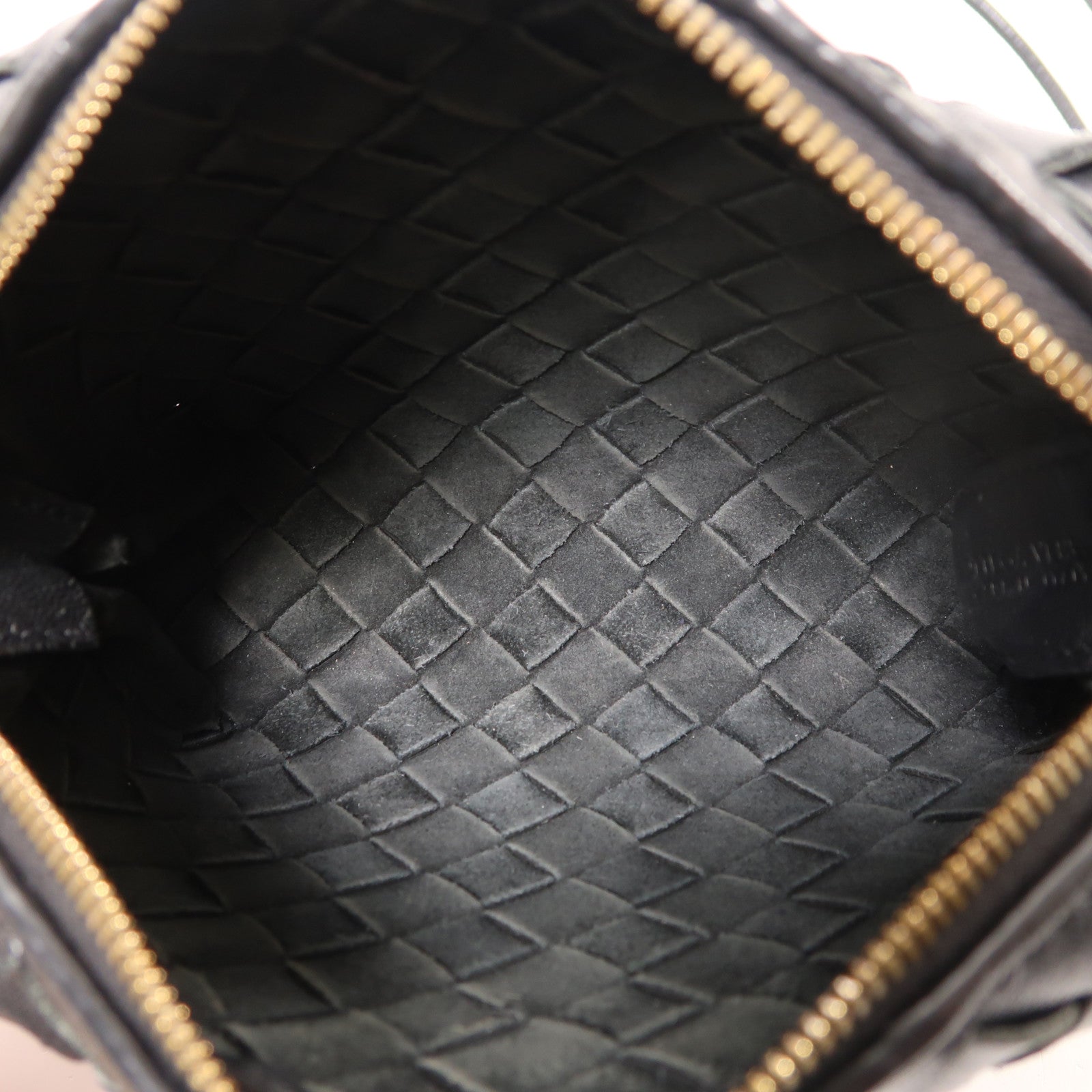 BOTTEGA VENETA 牛皮皮革Mini Loop Camera Bag金扣肩背袋