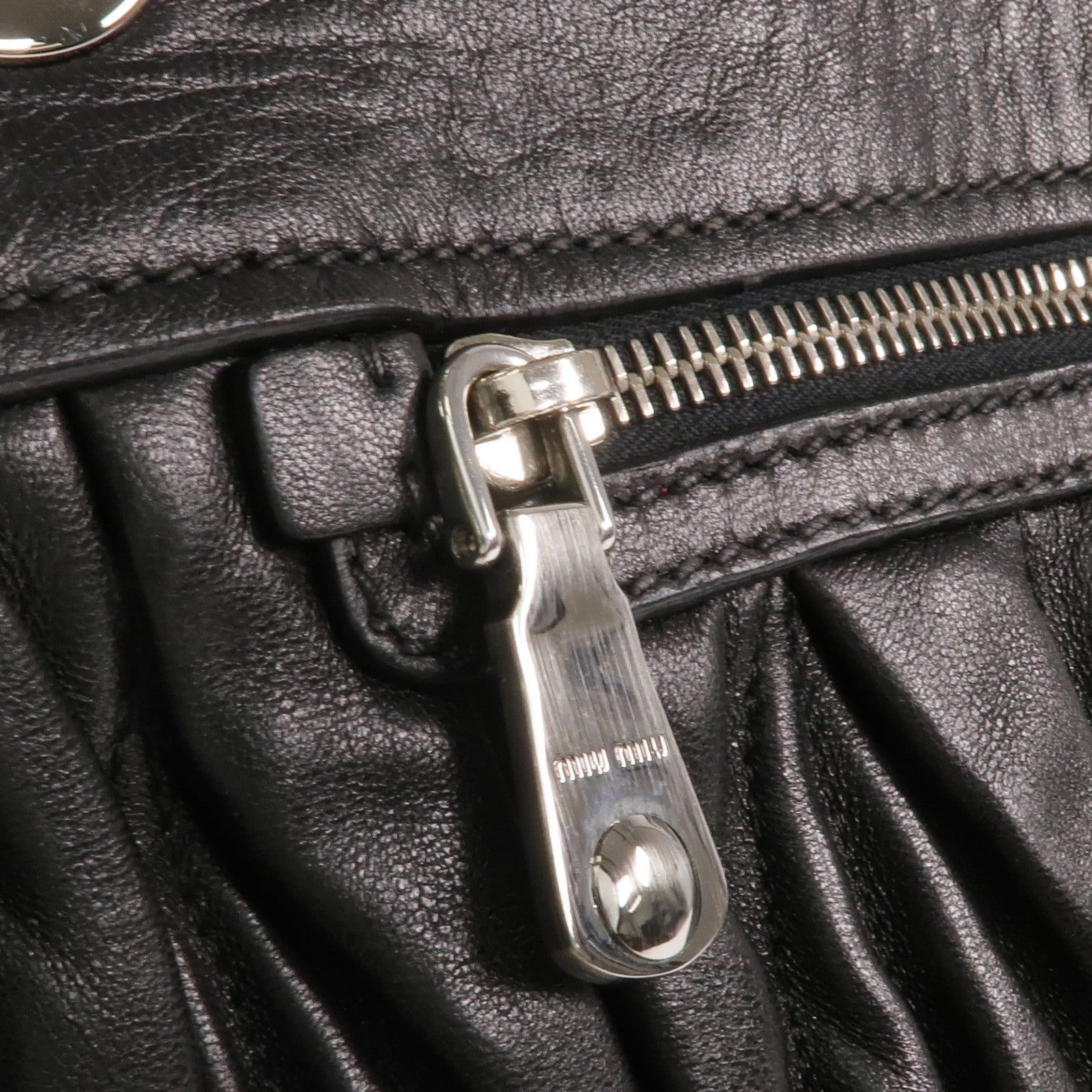 Miu Miu 羊皮皮革Chain Shoulder銀扣鏈帶肩背袋