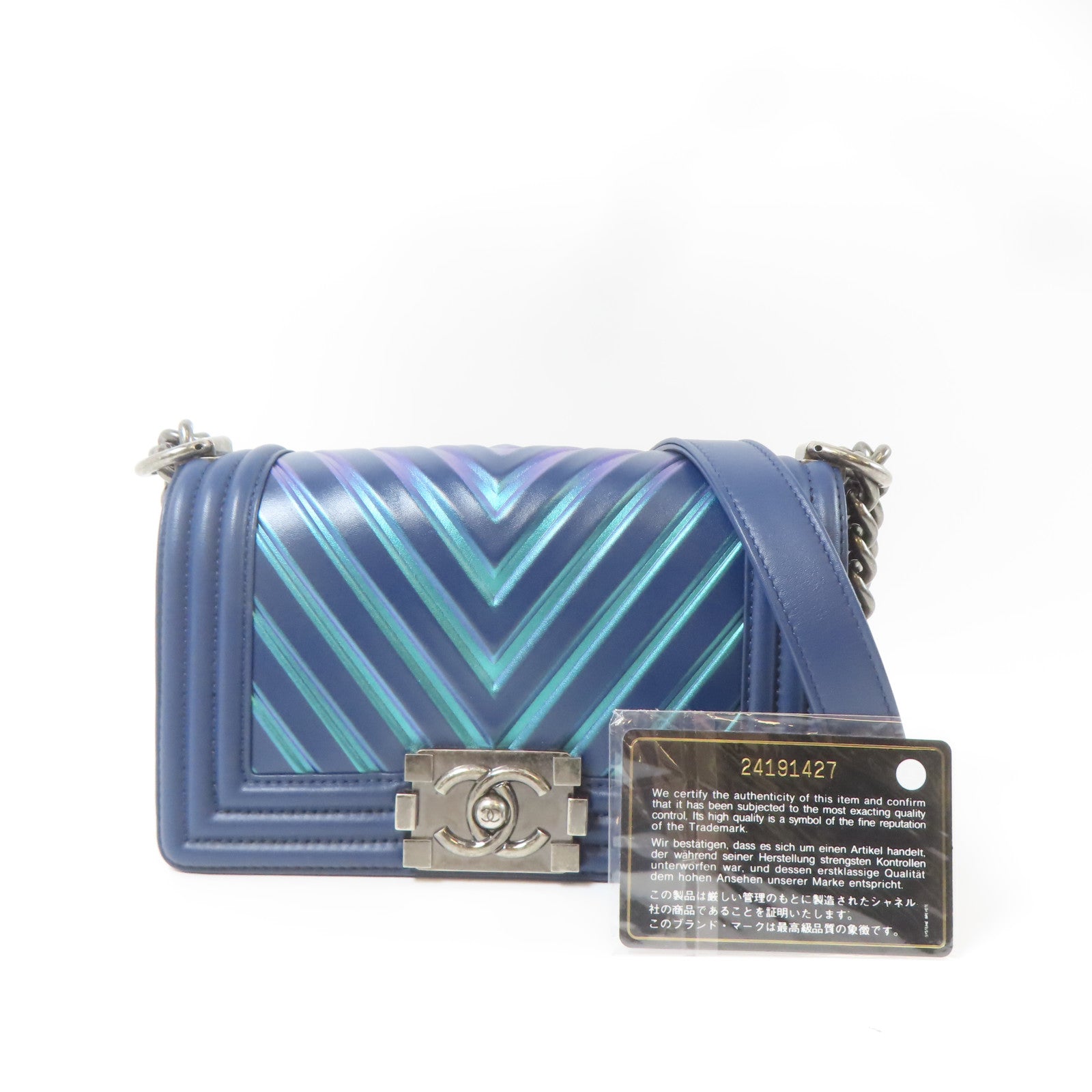 CHANEL 【激減優惠】斜紋牛皮皮革Le Boy銀扣鏈帶肩背袋幻彩藍 CHANEL 【激減優惠】斜紋牛皮皮革Le Boy銀扣鏈帶肩背袋幻彩藍