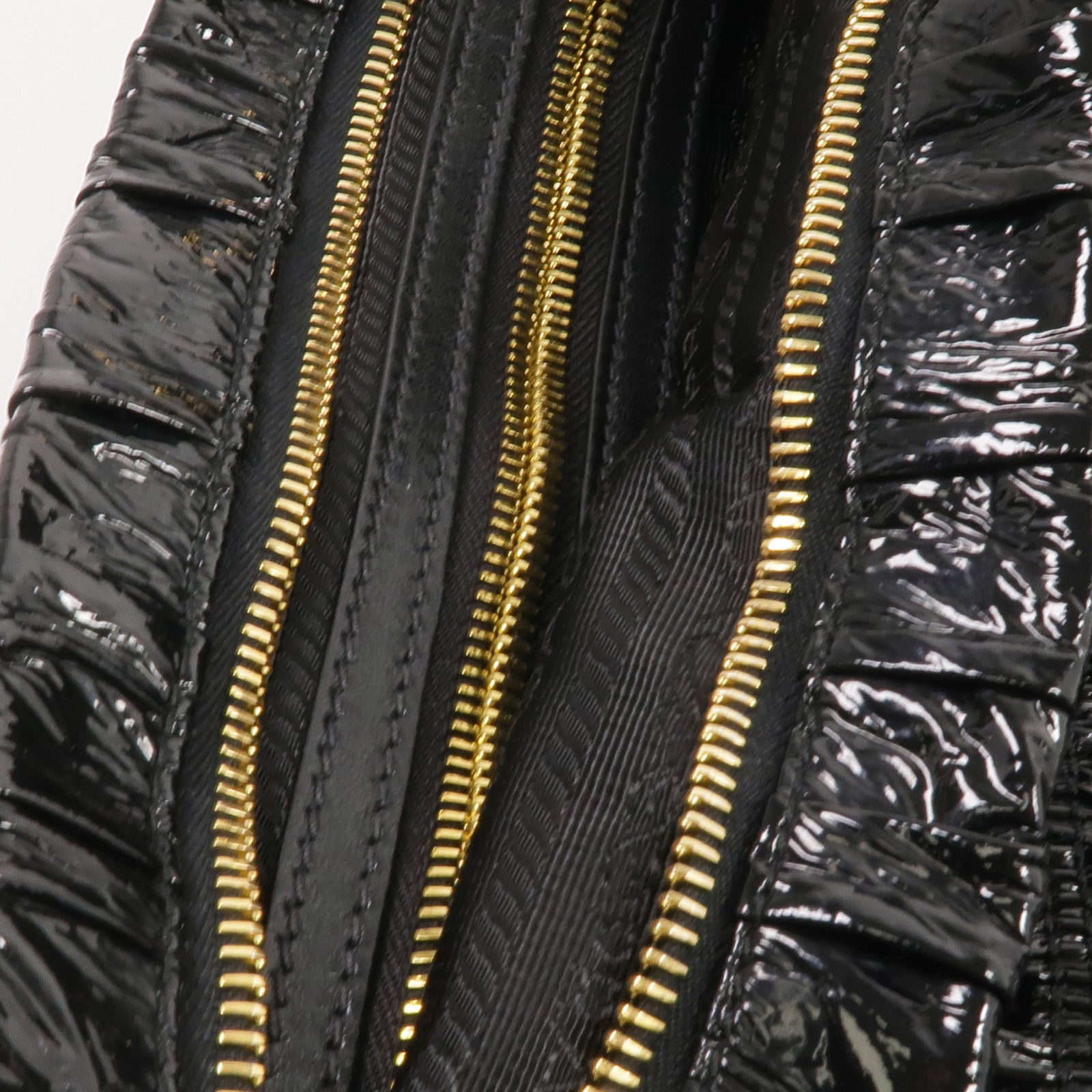 PRADA 漆皮皮革Clutch金扣手拿包