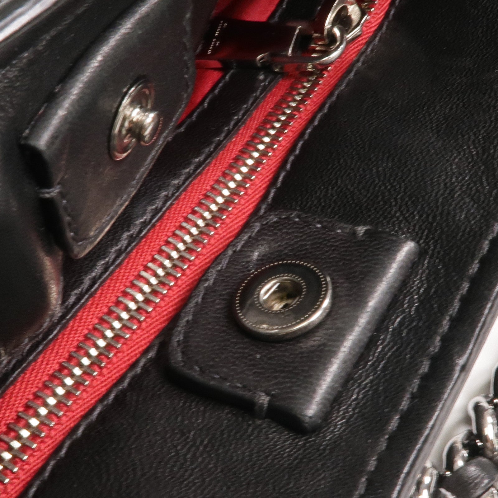 Miu Miu 羊皮皮革Chain Shoulder銀扣鏈帶肩背袋