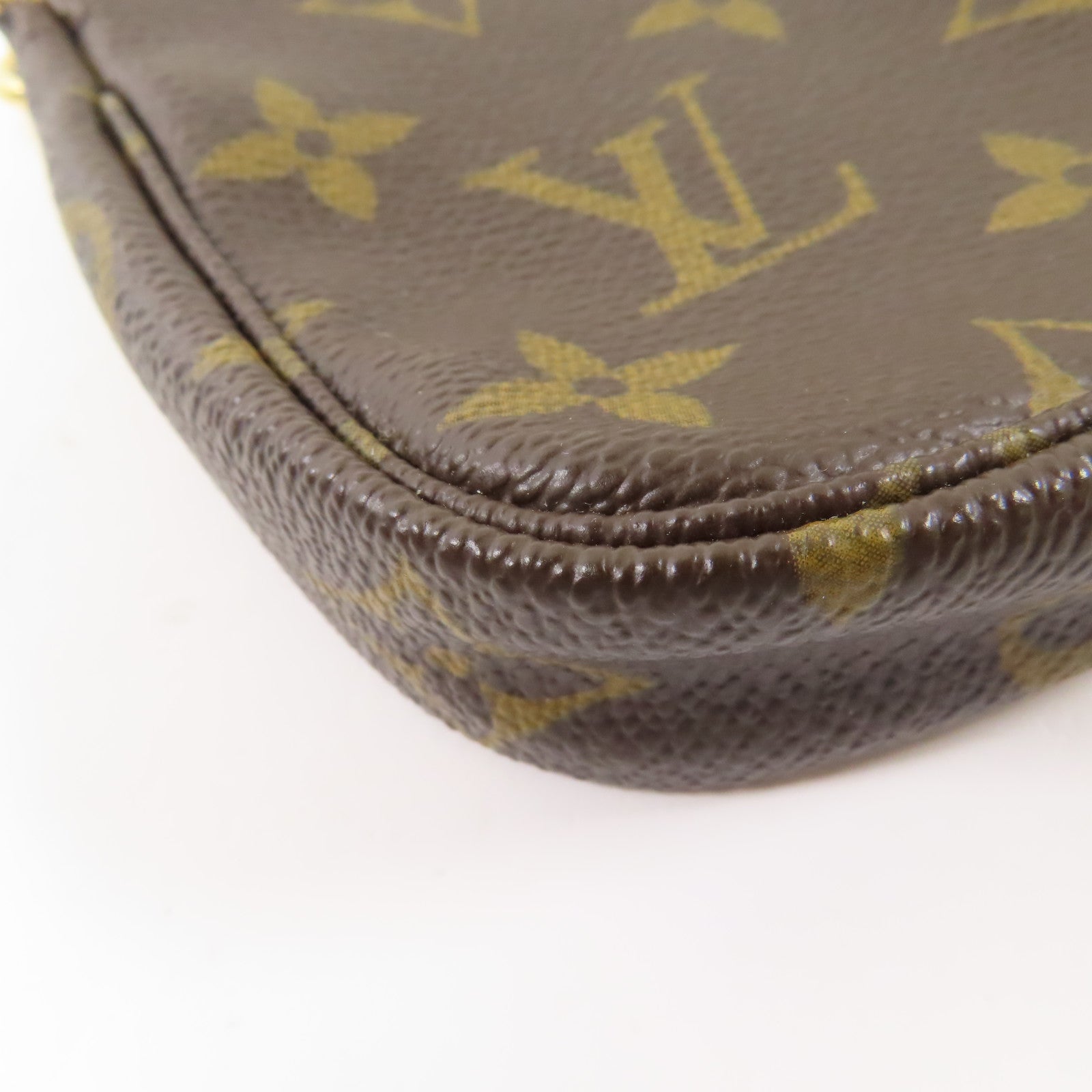 LOUIS VUITTON Monogram Mini Pochette Accessoires金扣手挽袋棕色
