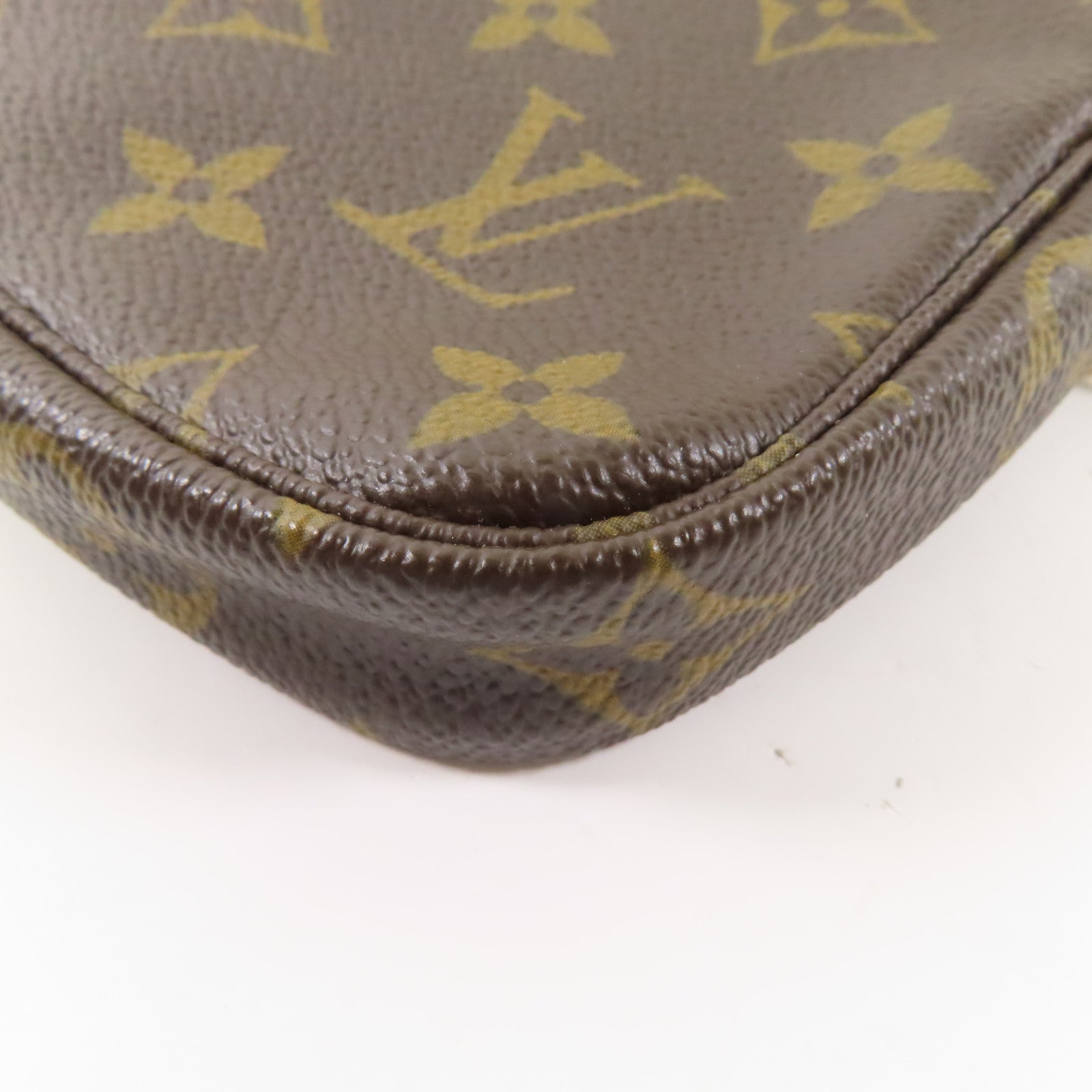 LOUIS VUITTON Monogram Mini Pochette Accessoires金扣手挽袋棕色
