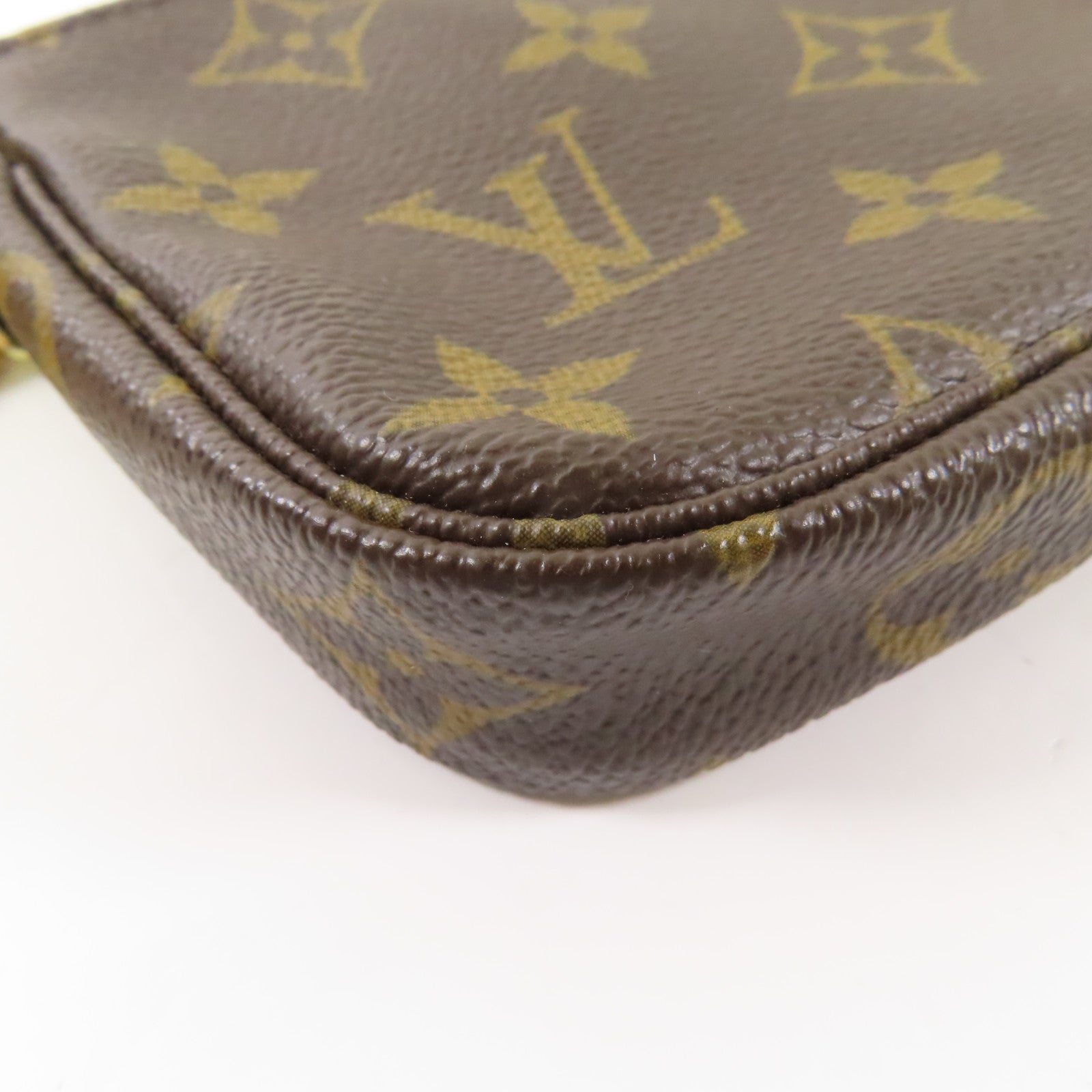 LOUIS VUITTON Monogram Mini Pochette Accessoires金扣手挽袋棕色