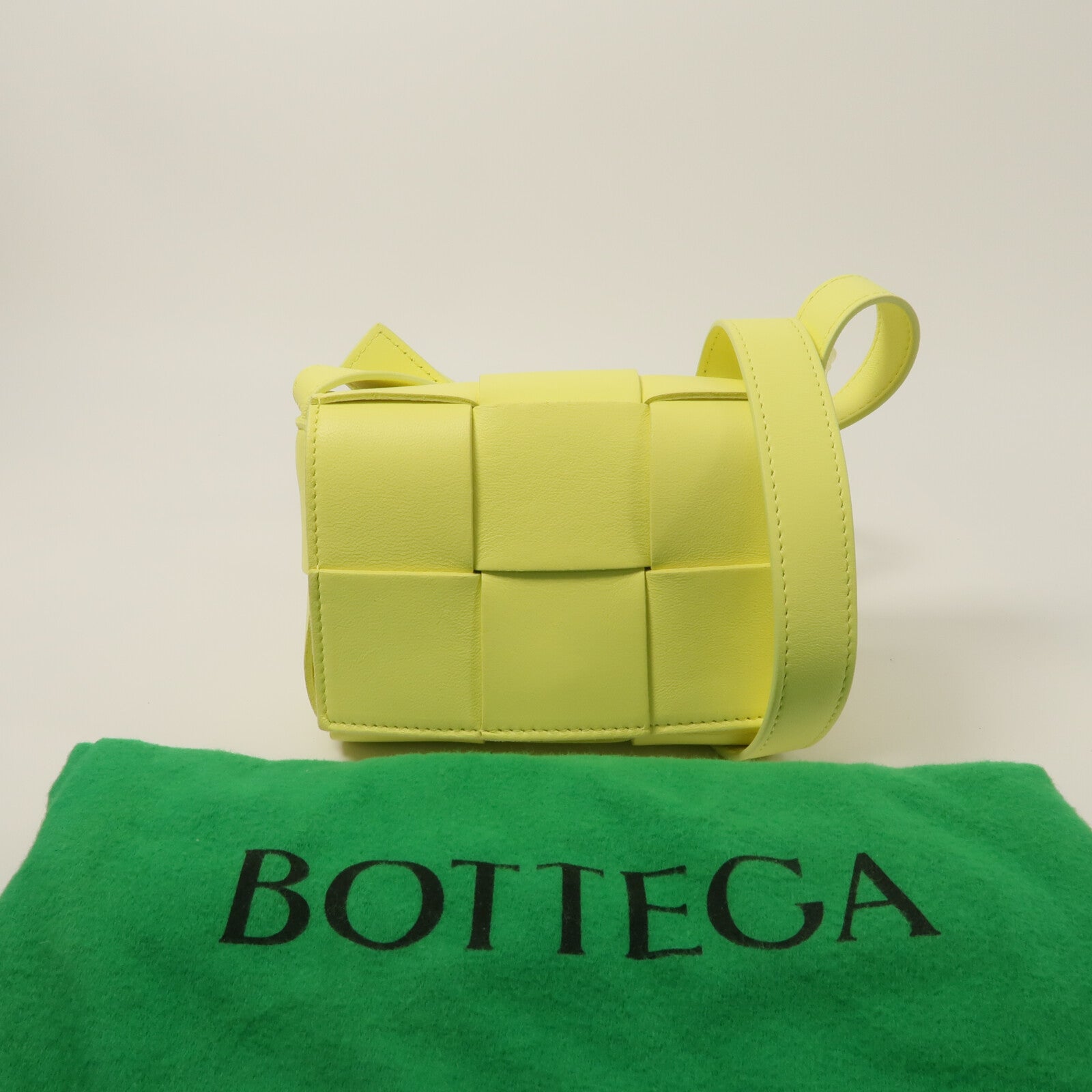 BOTTEGA VENETA 羊皮皮革Mini Cassette Bel肩背袋