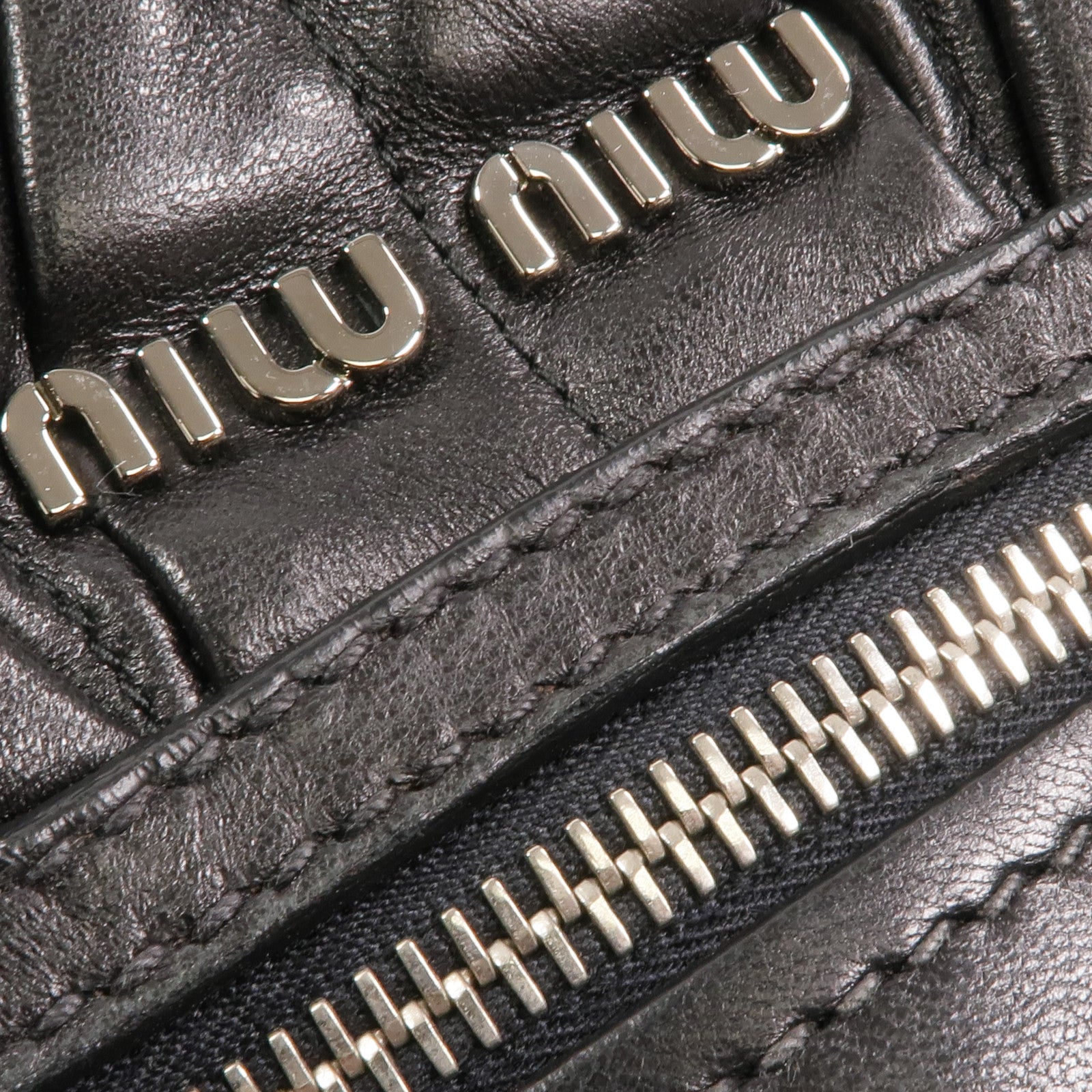 Miu Miu 羊皮皮革Chain Shoulder銀扣鏈帶肩背袋