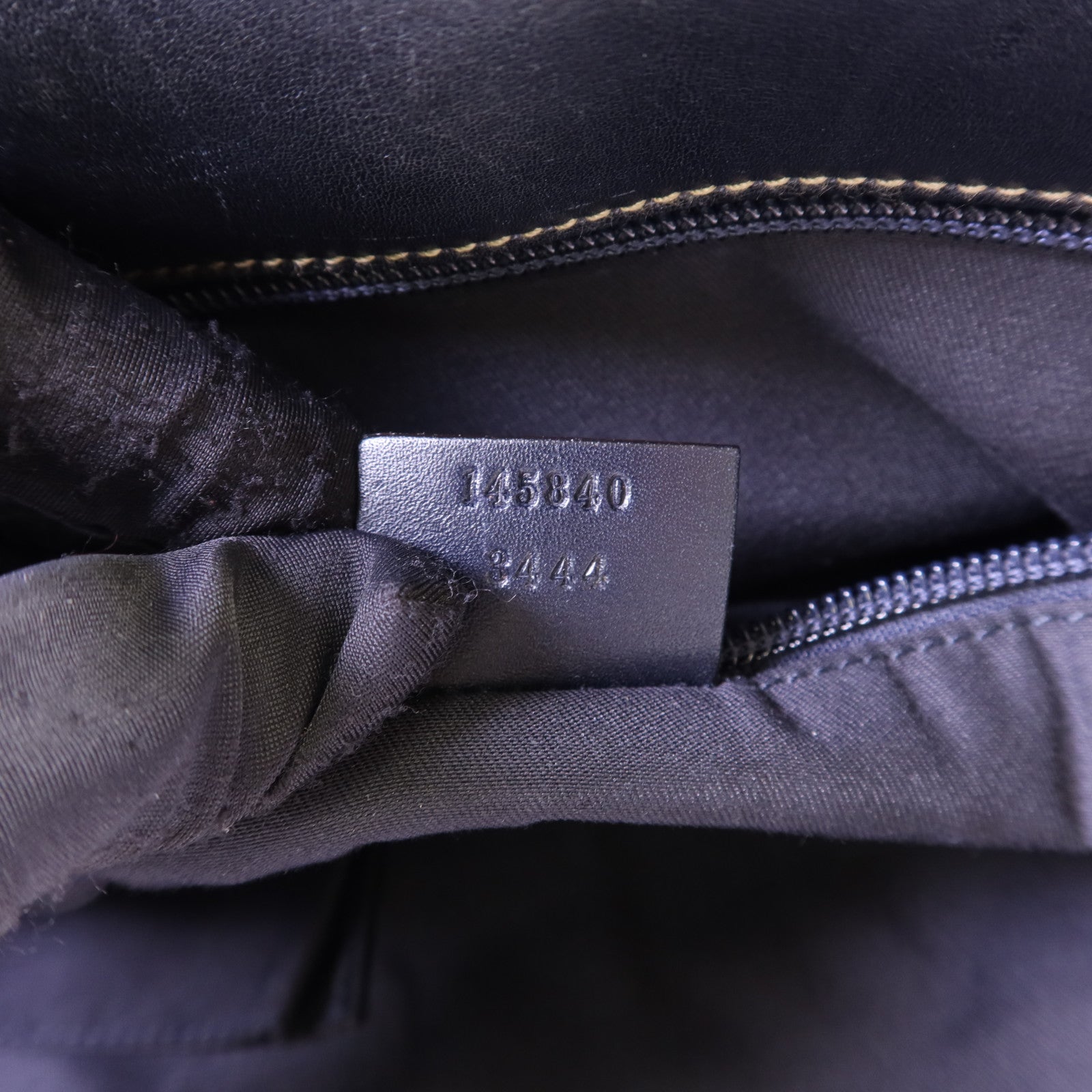 GUCCI 牛皮皮革Messenger Bag銀扣肩背袋