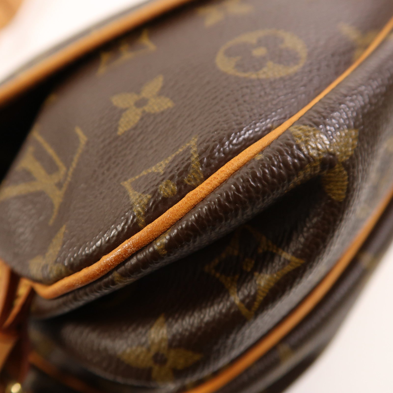 LOUIS VUITTON Monogram Saumur 30金扣肩背袋