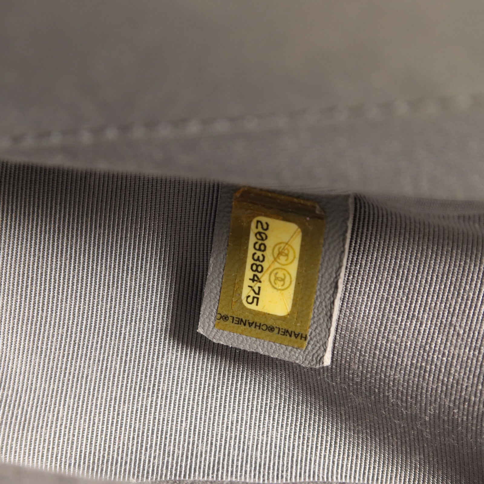 CHANEL 牛皮皮革Boy 28銀扣鏈帶肩背袋