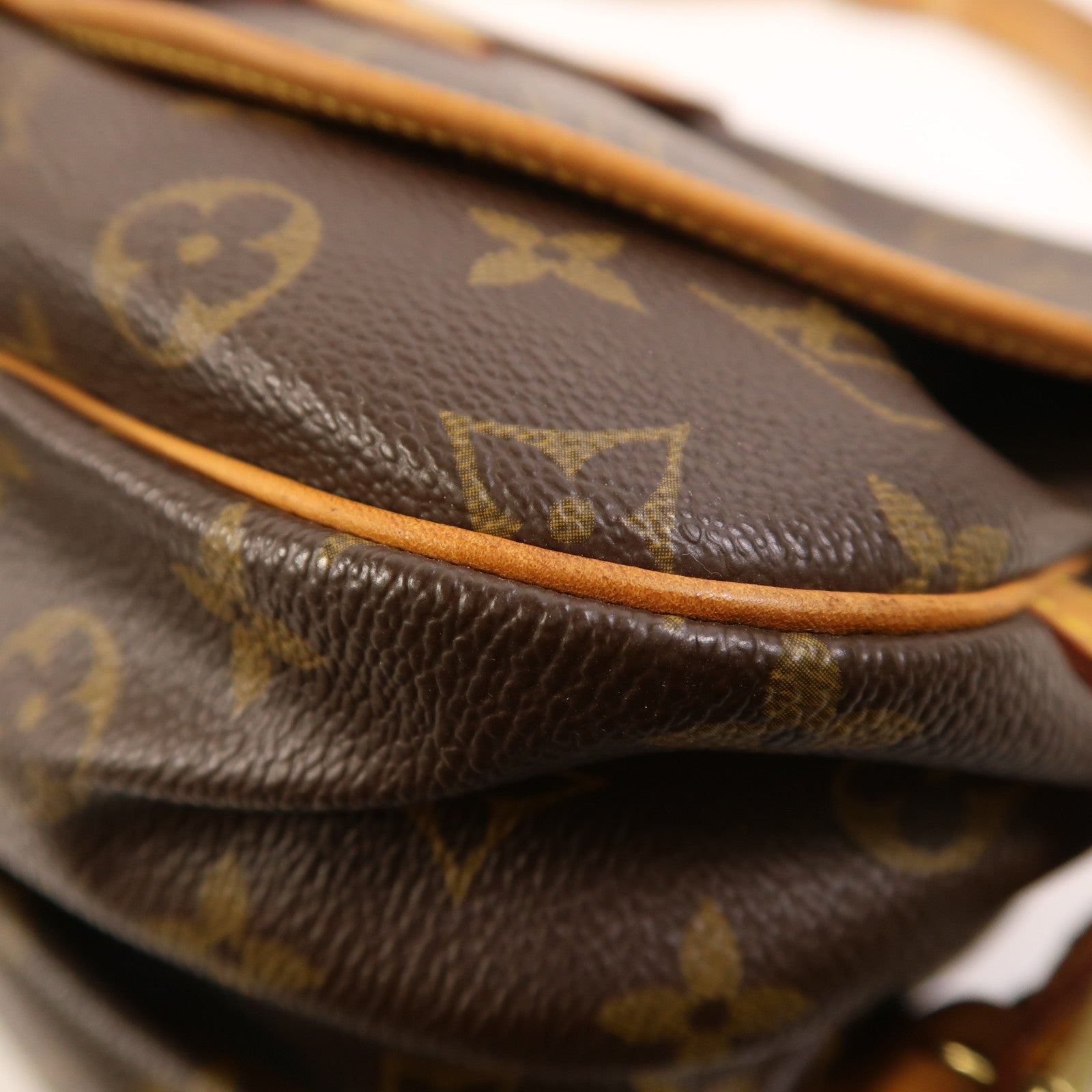 LOUIS VUITTON Monogram Saumur 30金扣肩背袋