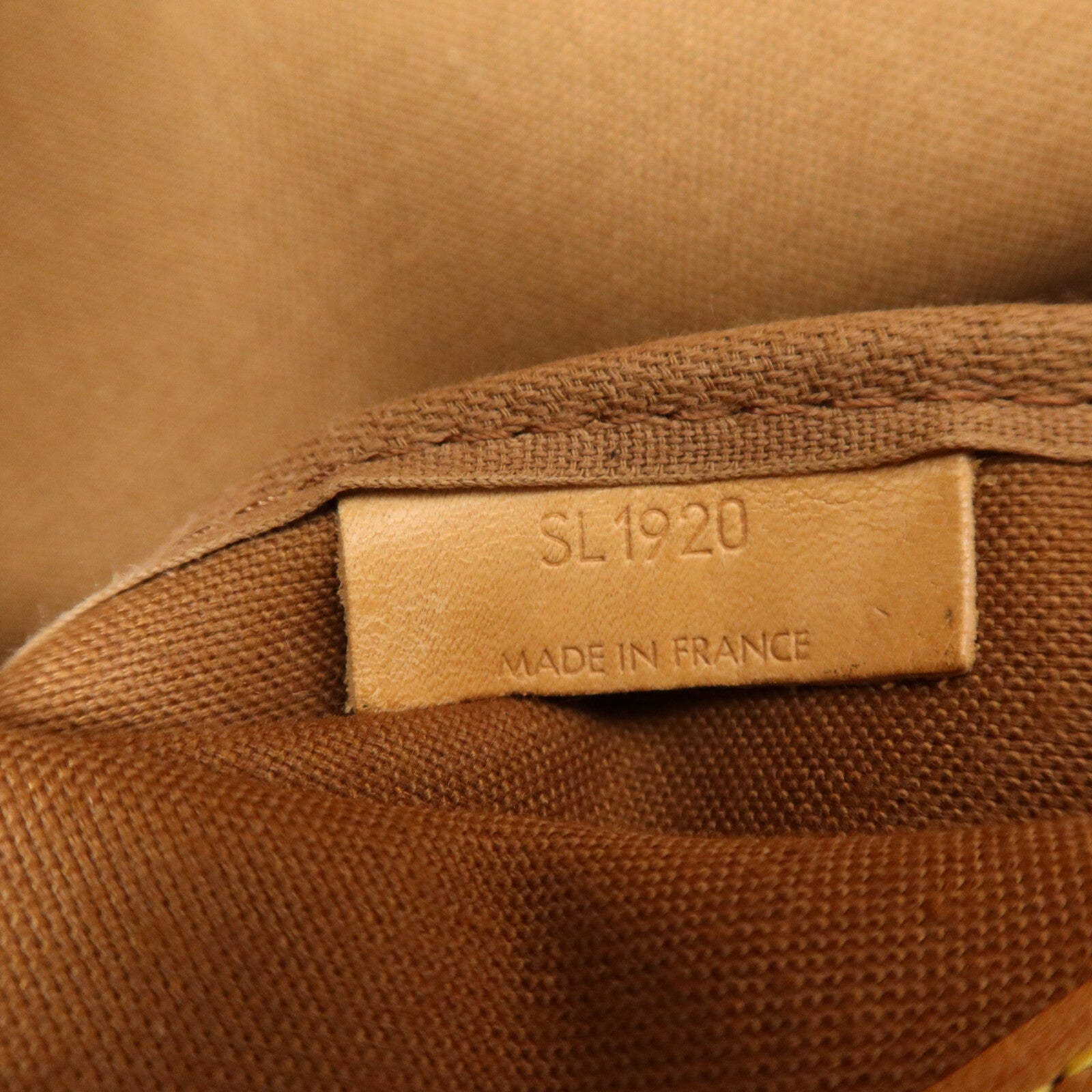 LOUIS VUITTON Monogram Saumur 43肩背袋
