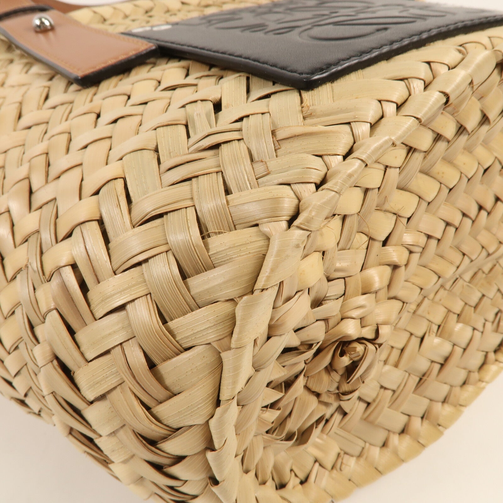 LOEWE 牛皮皮革/酒椰Studio Ghibli Dust Bunnies Small Basket銀扣手挽袋