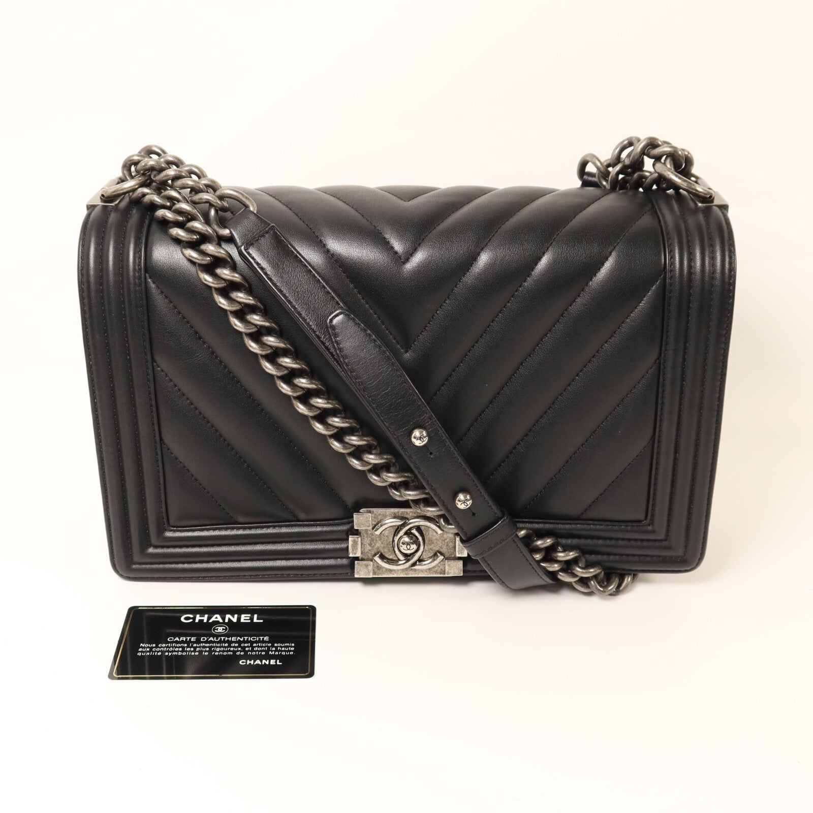 CHANEL 牛皮皮革Boy 28銀扣鏈帶肩背袋