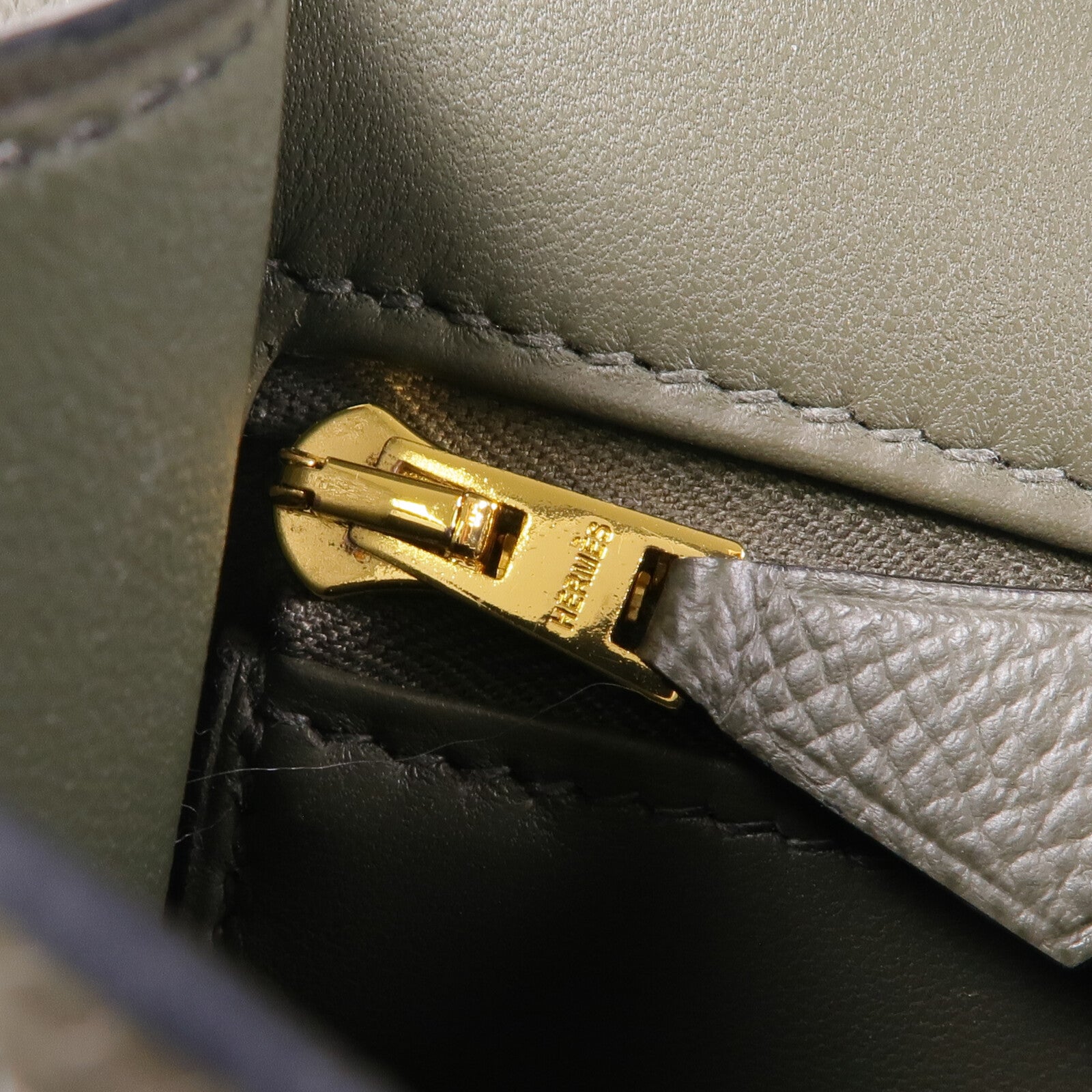 HERMES Epsom皮革Constance 24金扣肩背袋Vert De Gris