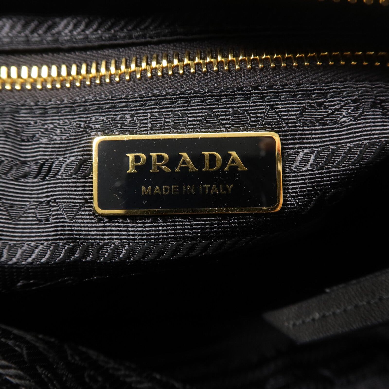 PRADA 牛皮皮革Explore Large肩背袋