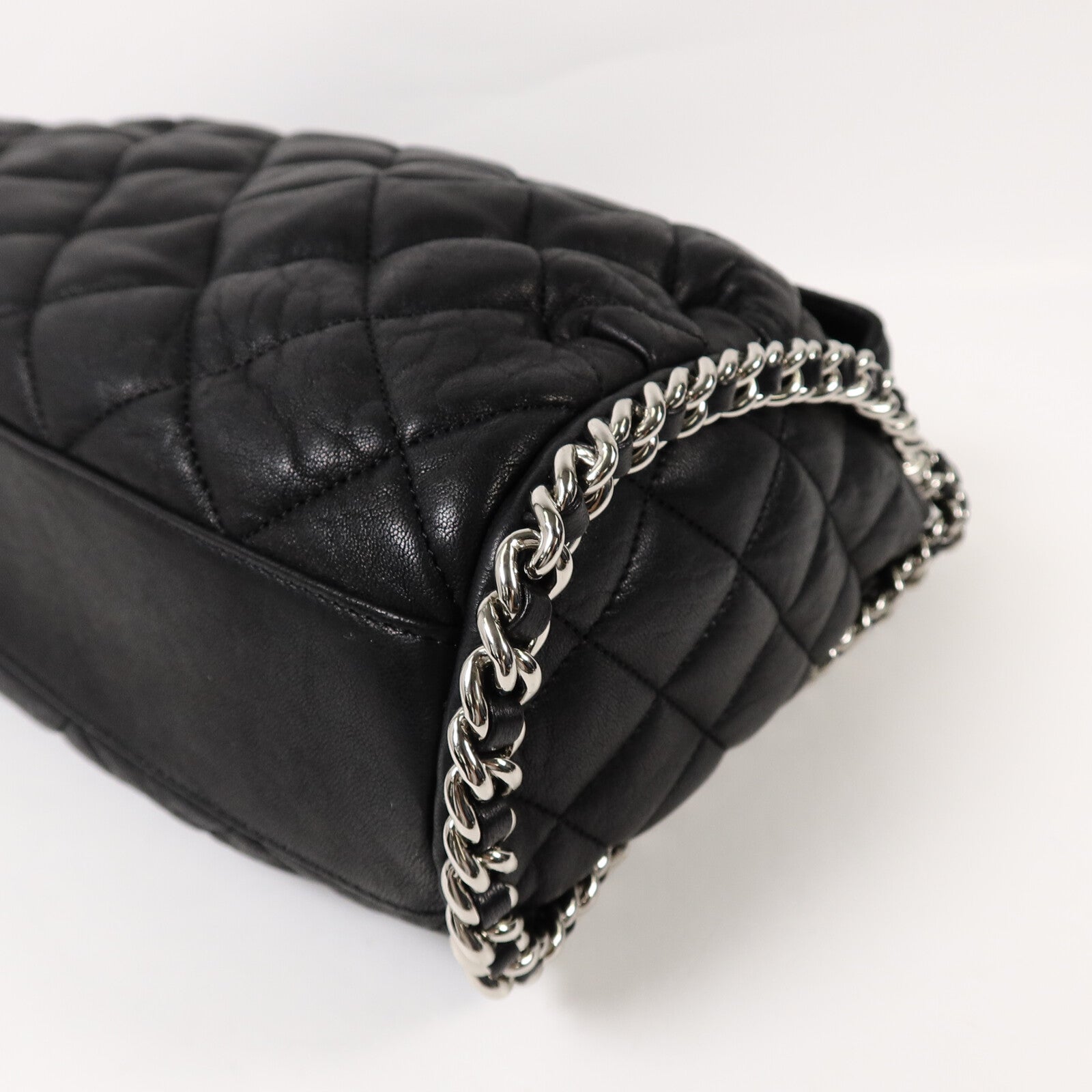 CHANEL 牛皮皮革Chain Around Hobo Bag鏈帶肩背袋