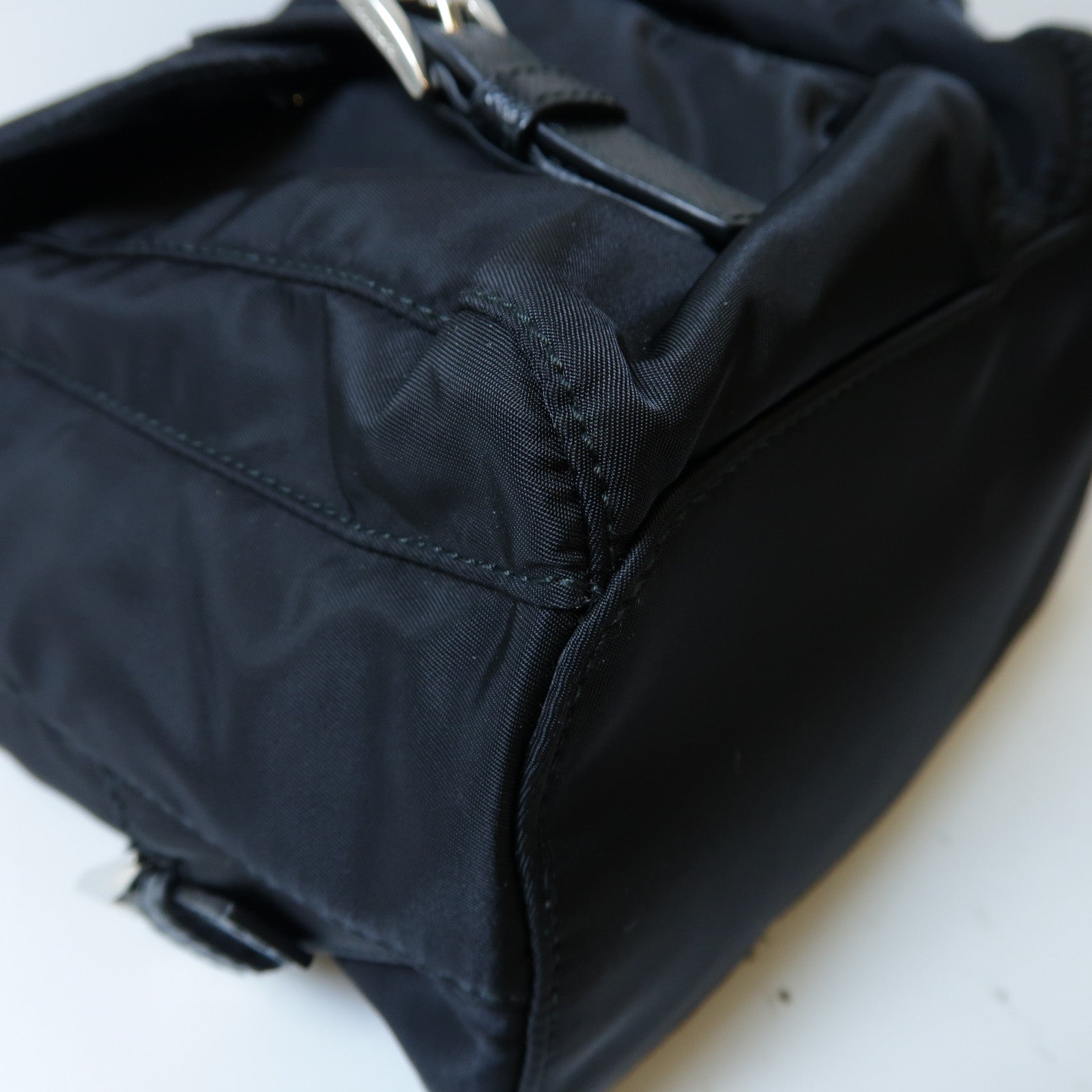 PRADA 尼龍Backpack銀扣背包黑色