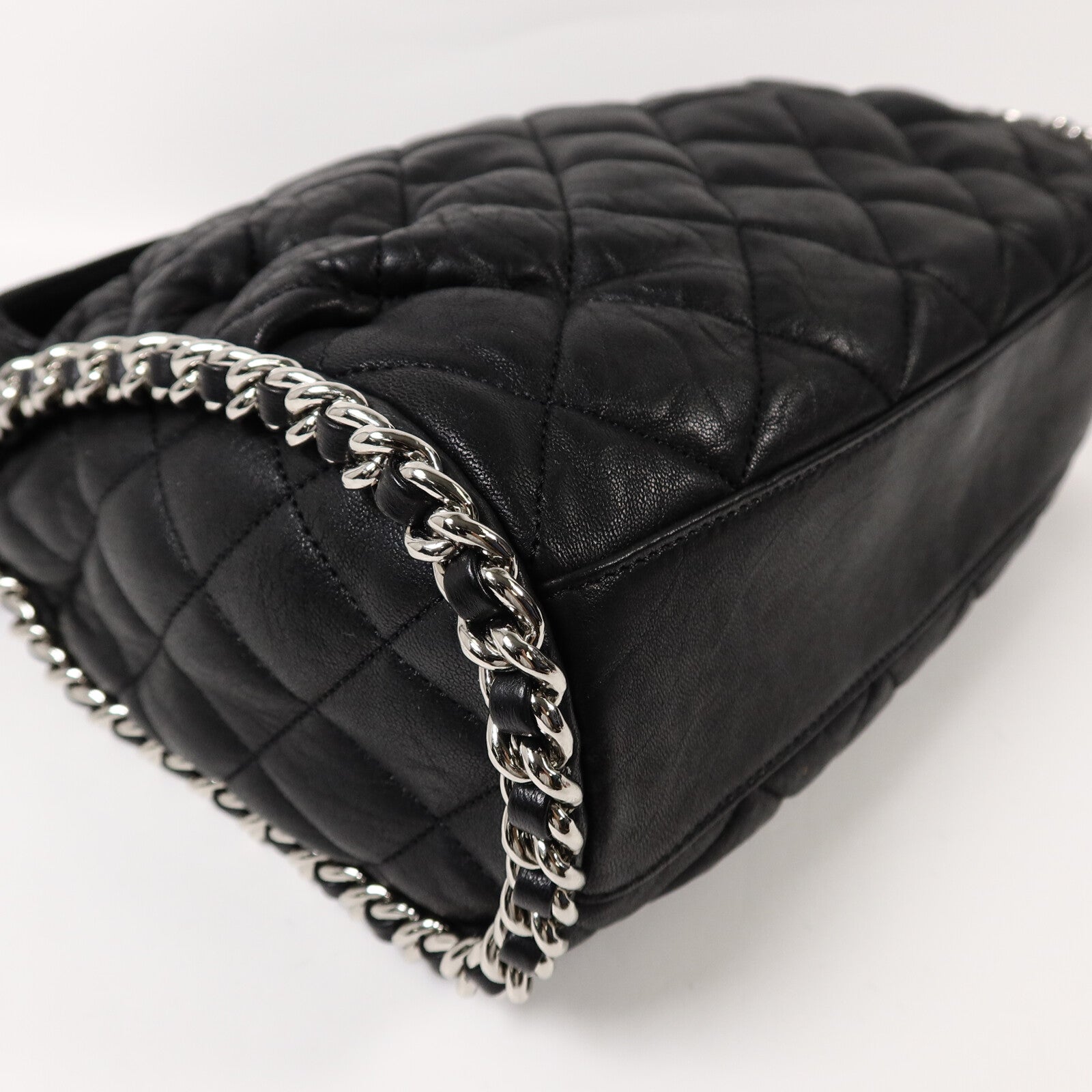 CHANEL 牛皮皮革Chain Around Hobo Bag鏈帶肩背袋
