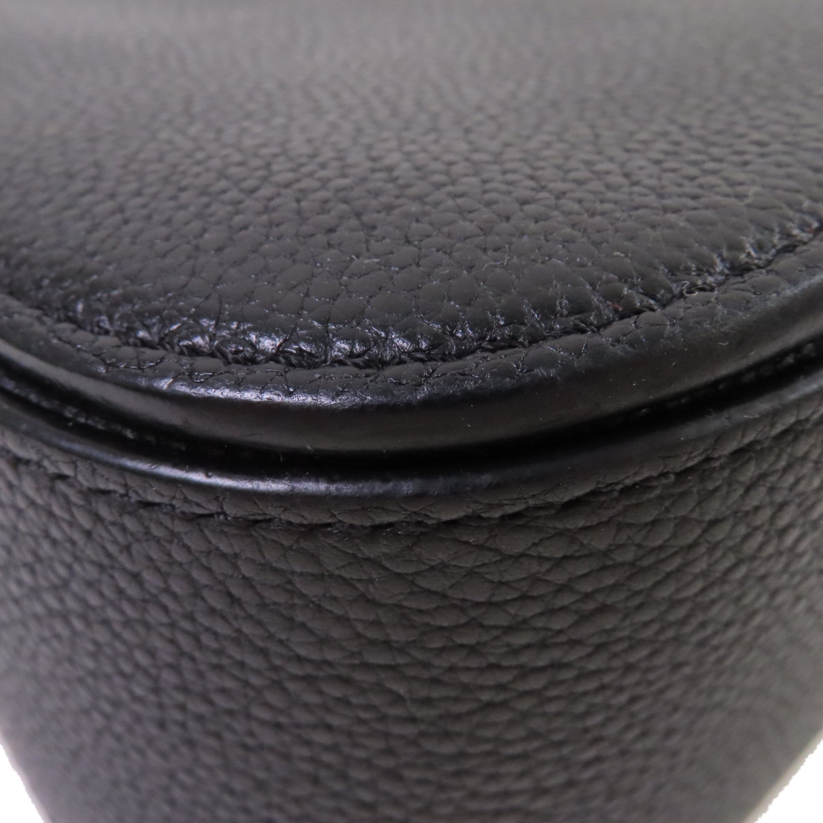 LOUIS VUITTON 牛皮皮革Vivienne NM Shoulder Bag金扣肩背袋黑色