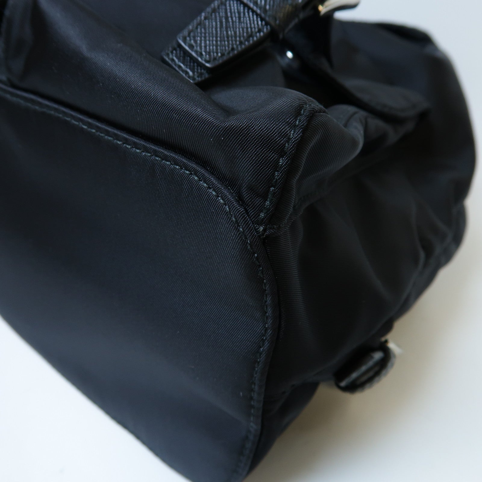 PRADA 尼龍Backpack銀扣背包黑色