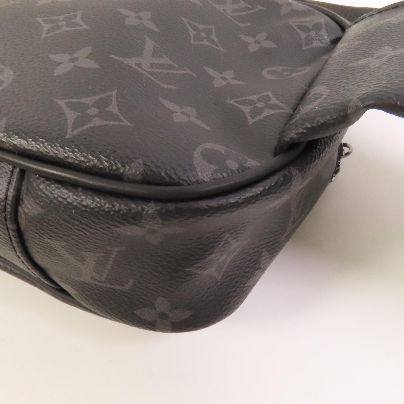 LOUIS VUITTON Monogram Eclipse Bum Bag銀扣手挽肩背兩用袋