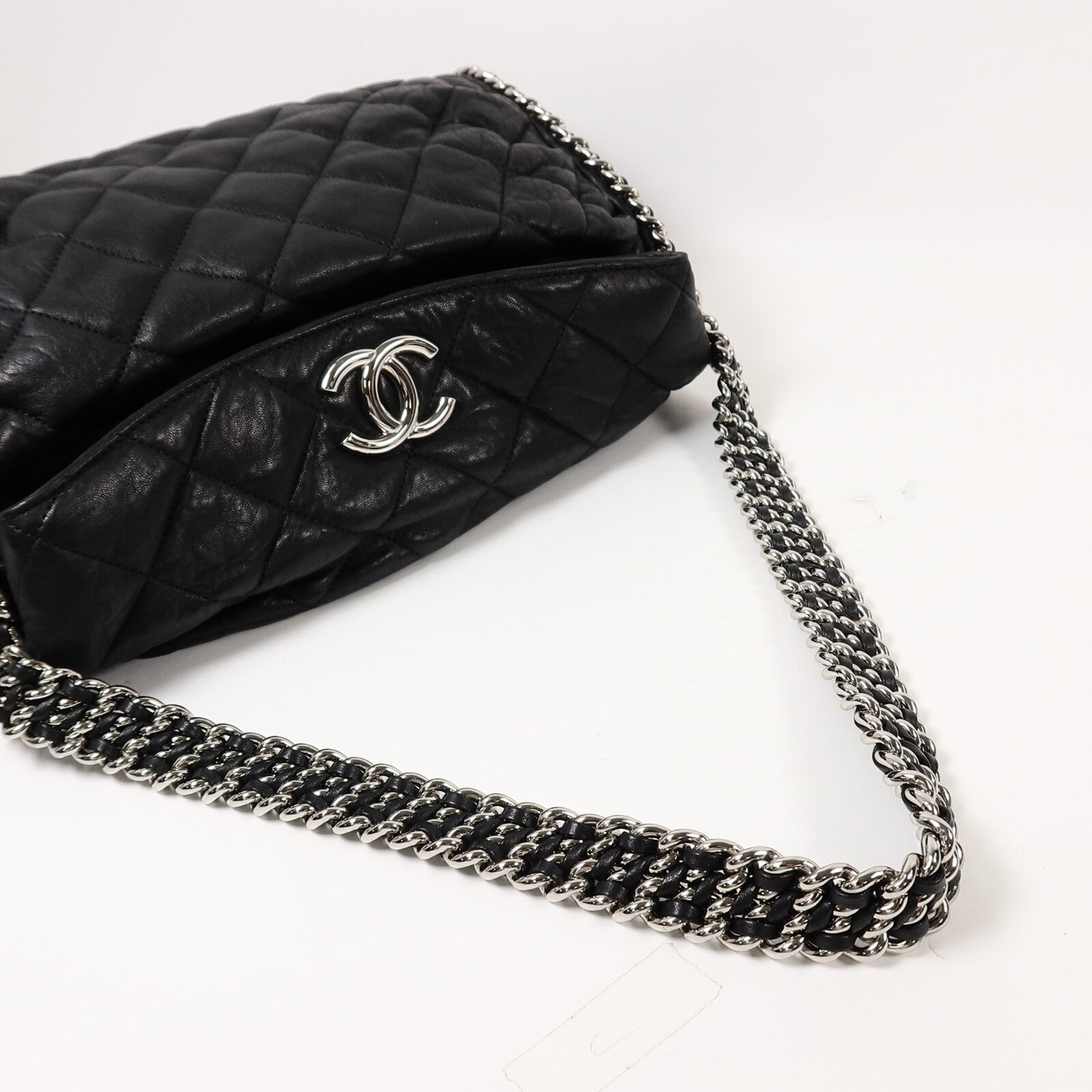 CHANEL 牛皮皮革Chain Around Hobo Bag鏈帶肩背袋