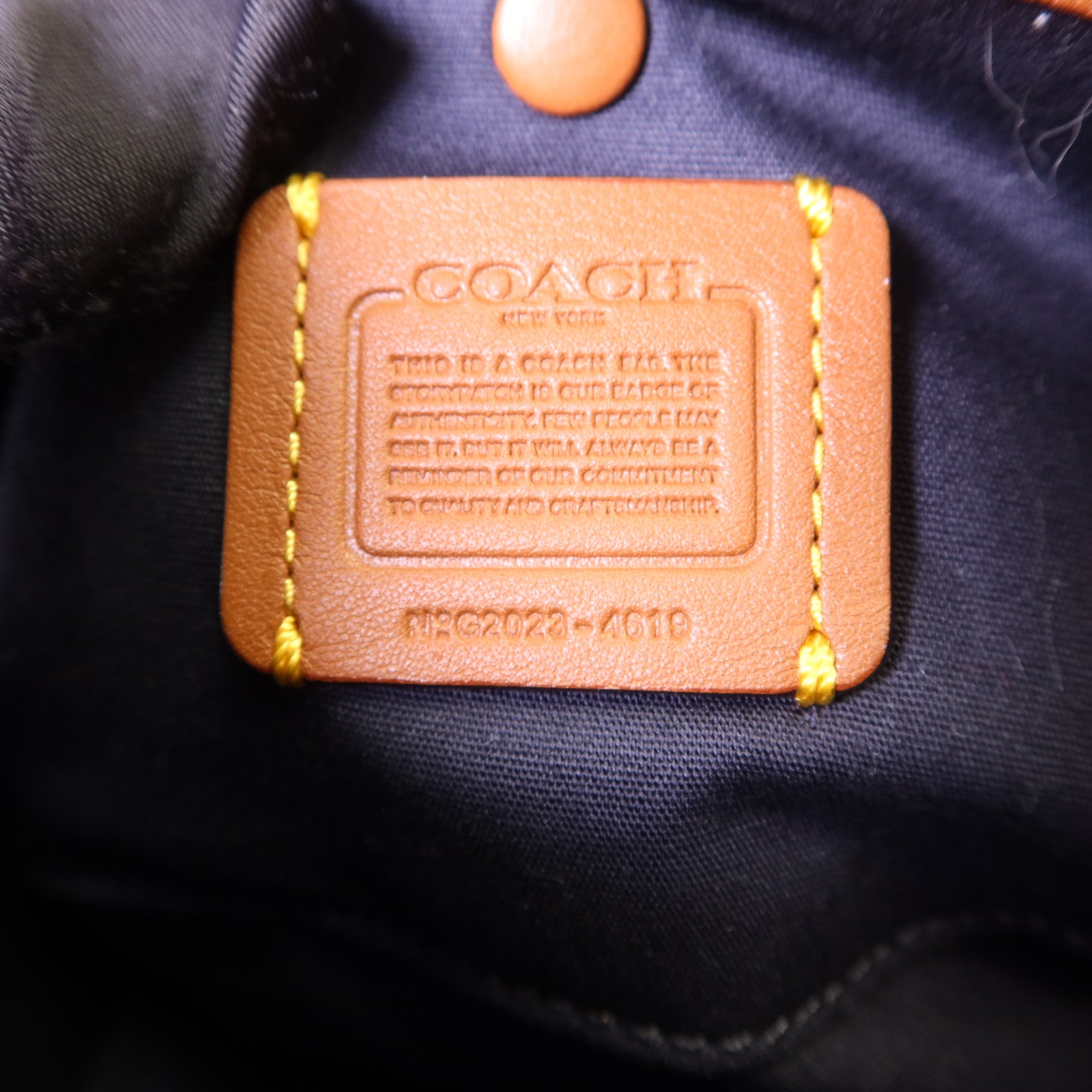 COACH 牛皮皮革/帆布Lark Bag金扣手挽肩背兩用袋