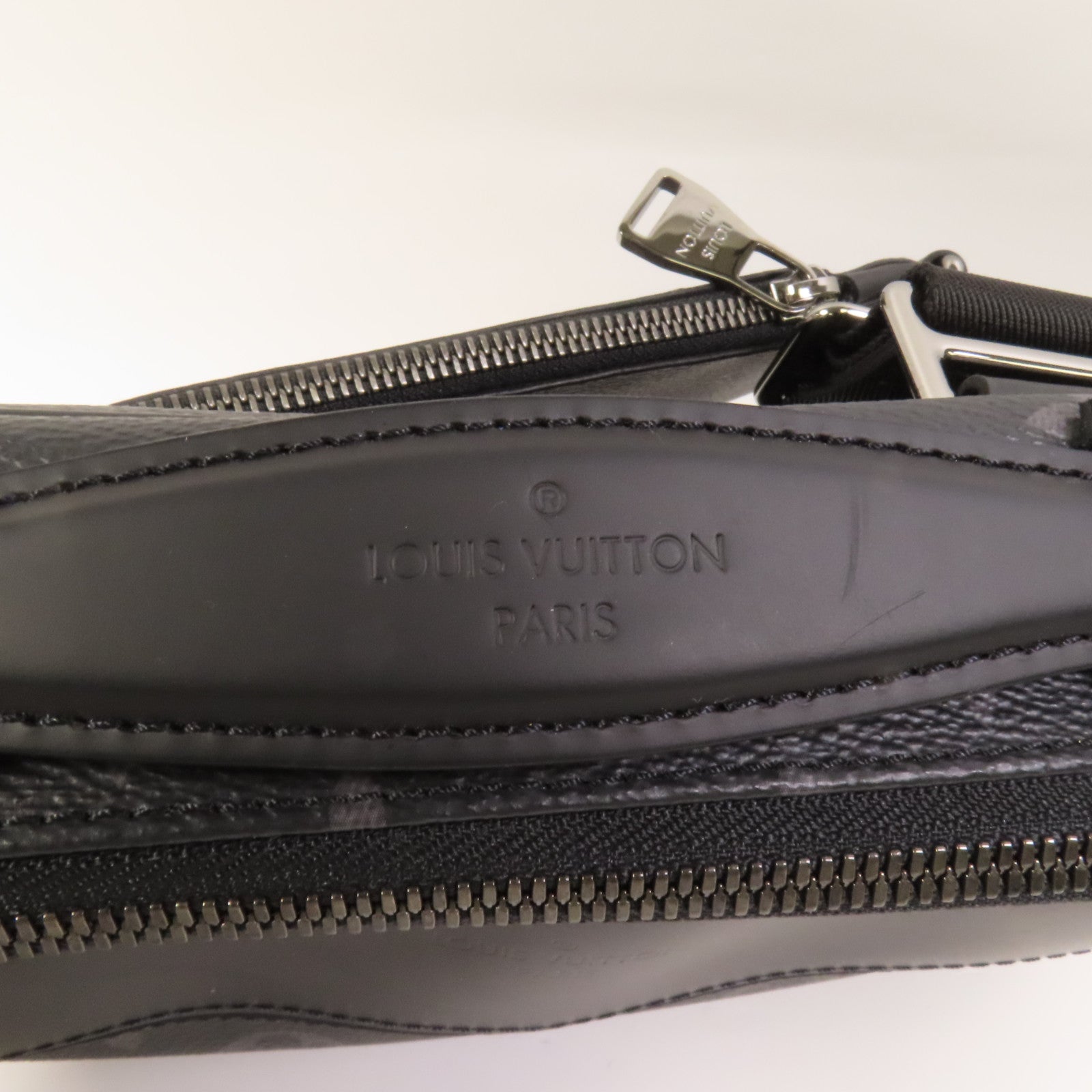 LOUIS VUITTON Monogram Eclipse Bum Bag銀扣手挽肩背兩用袋
